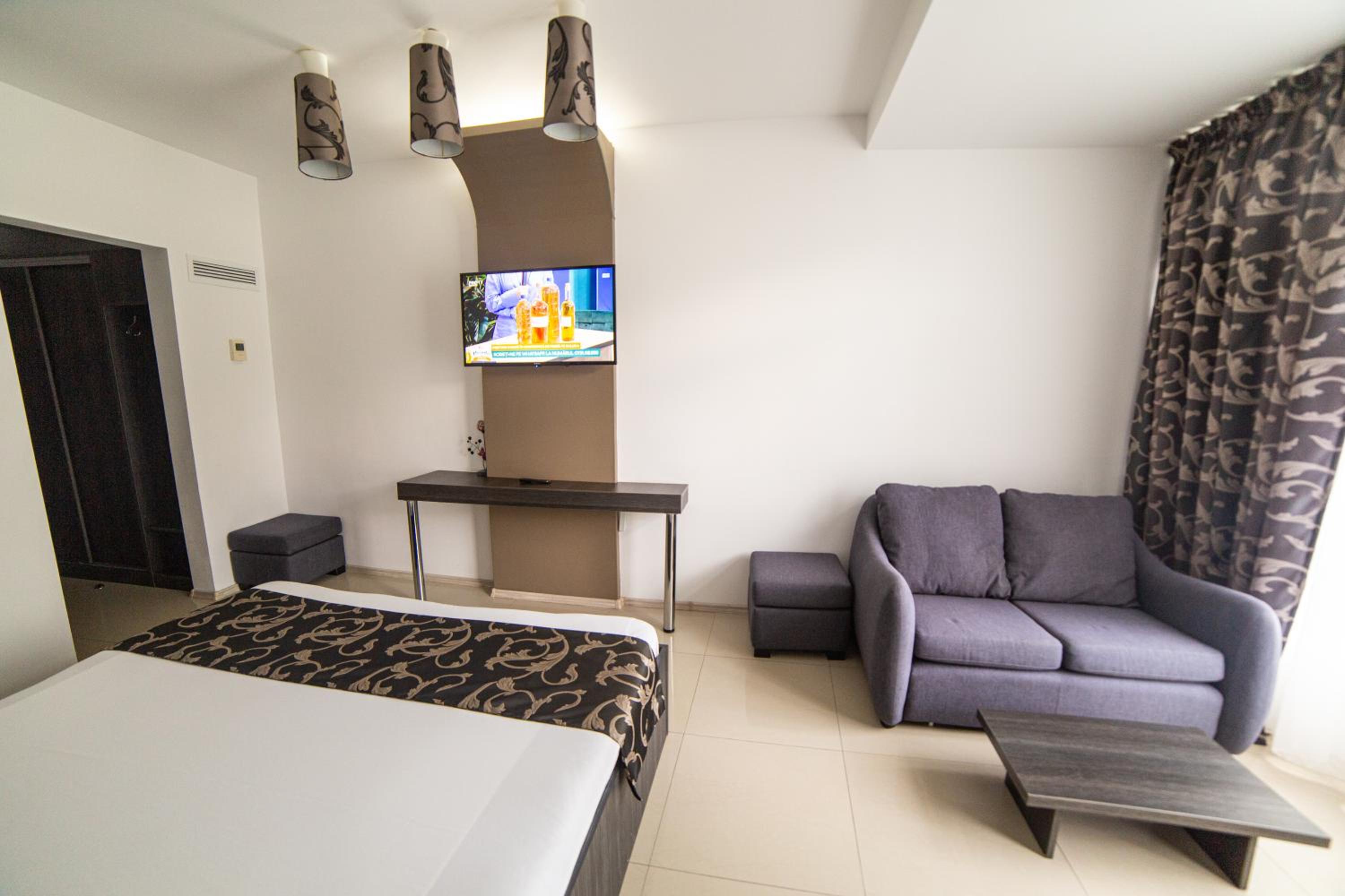 Superior Double or Twin Room - Photo 12