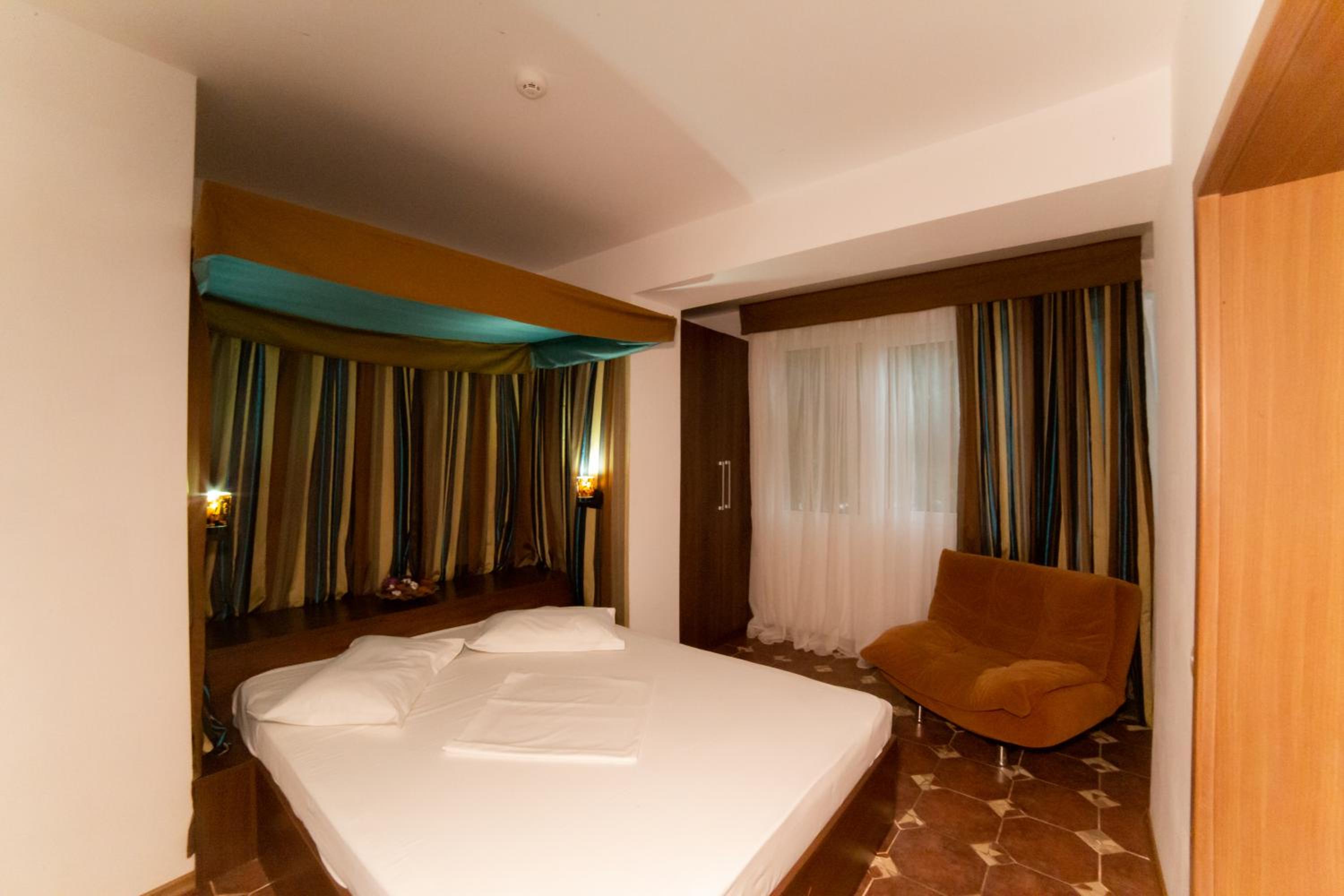 Suite - Photo 5
