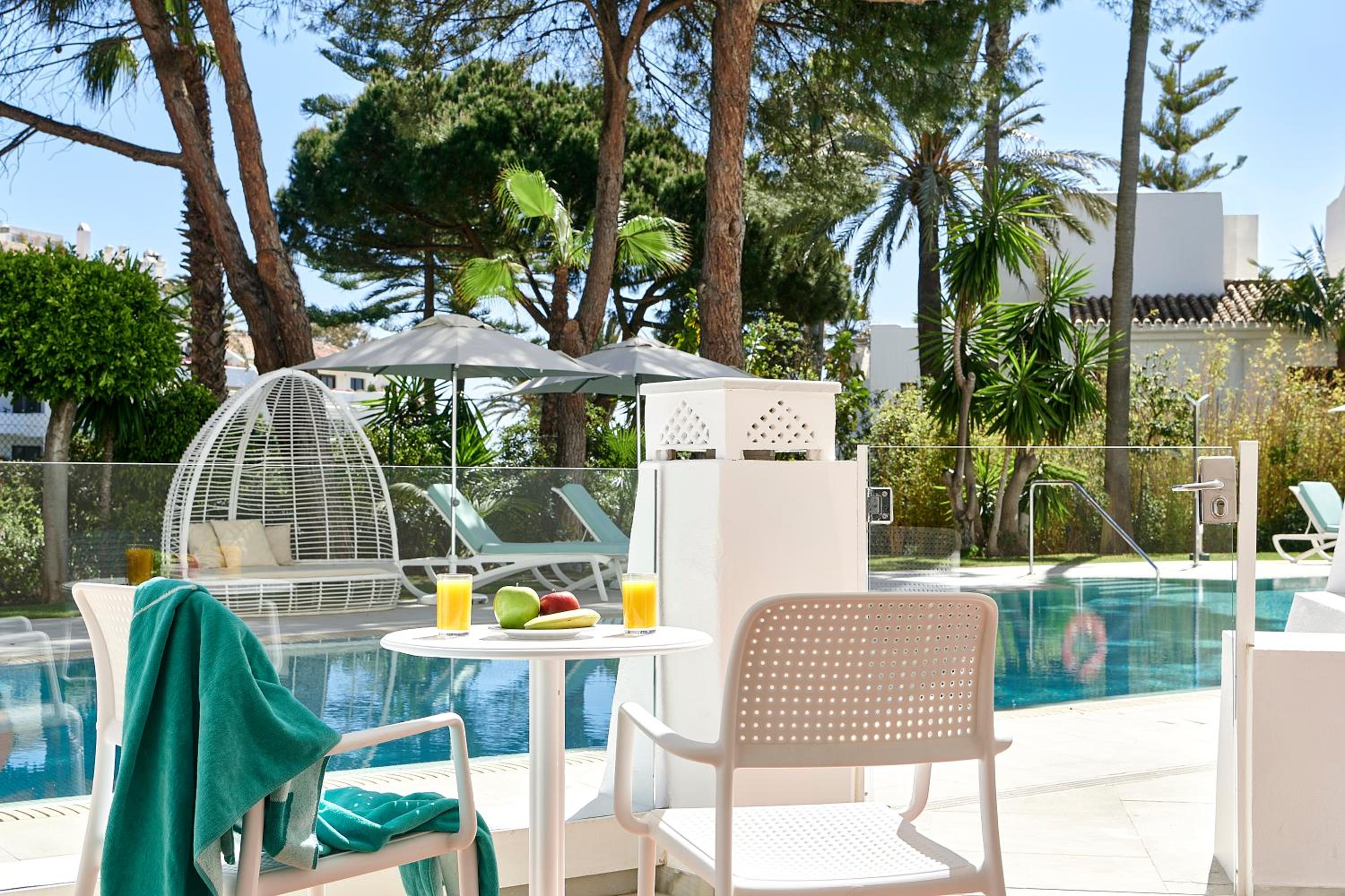 Twin Room with direct access to semi-private pool