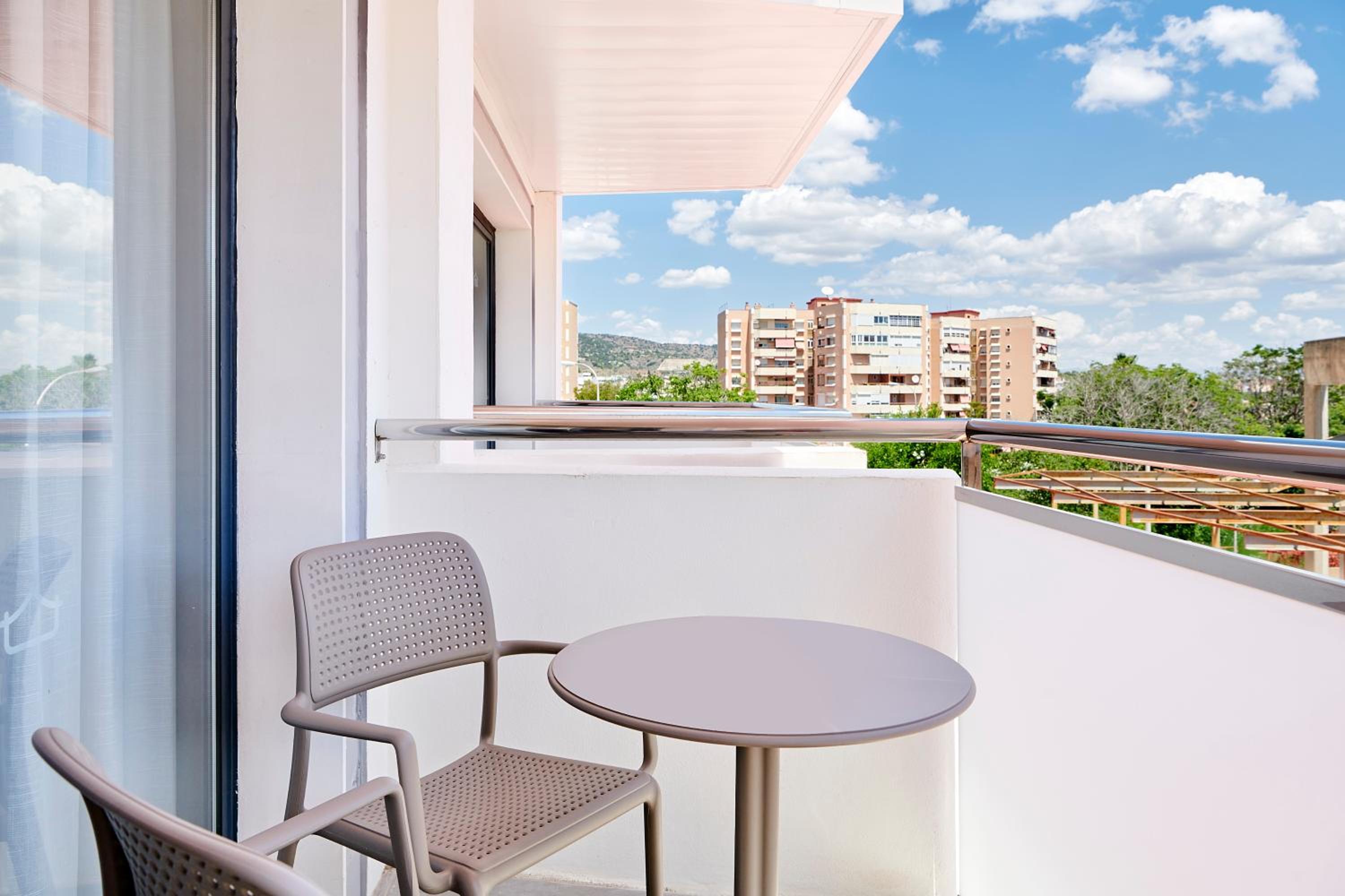 Twin Room with Balcony & Unlimited Brunch - Photo 2