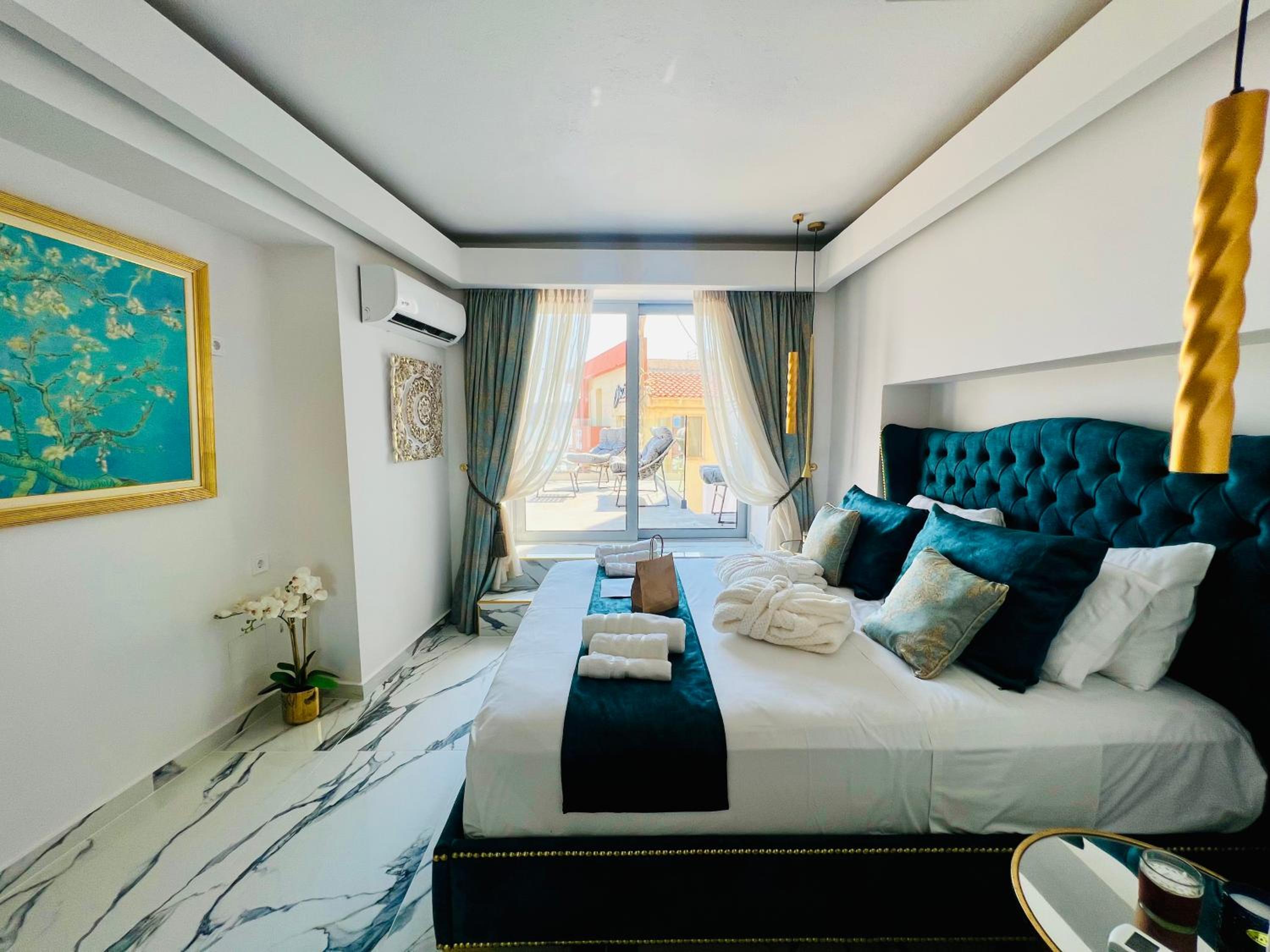 Deluxe Suite with Sea View