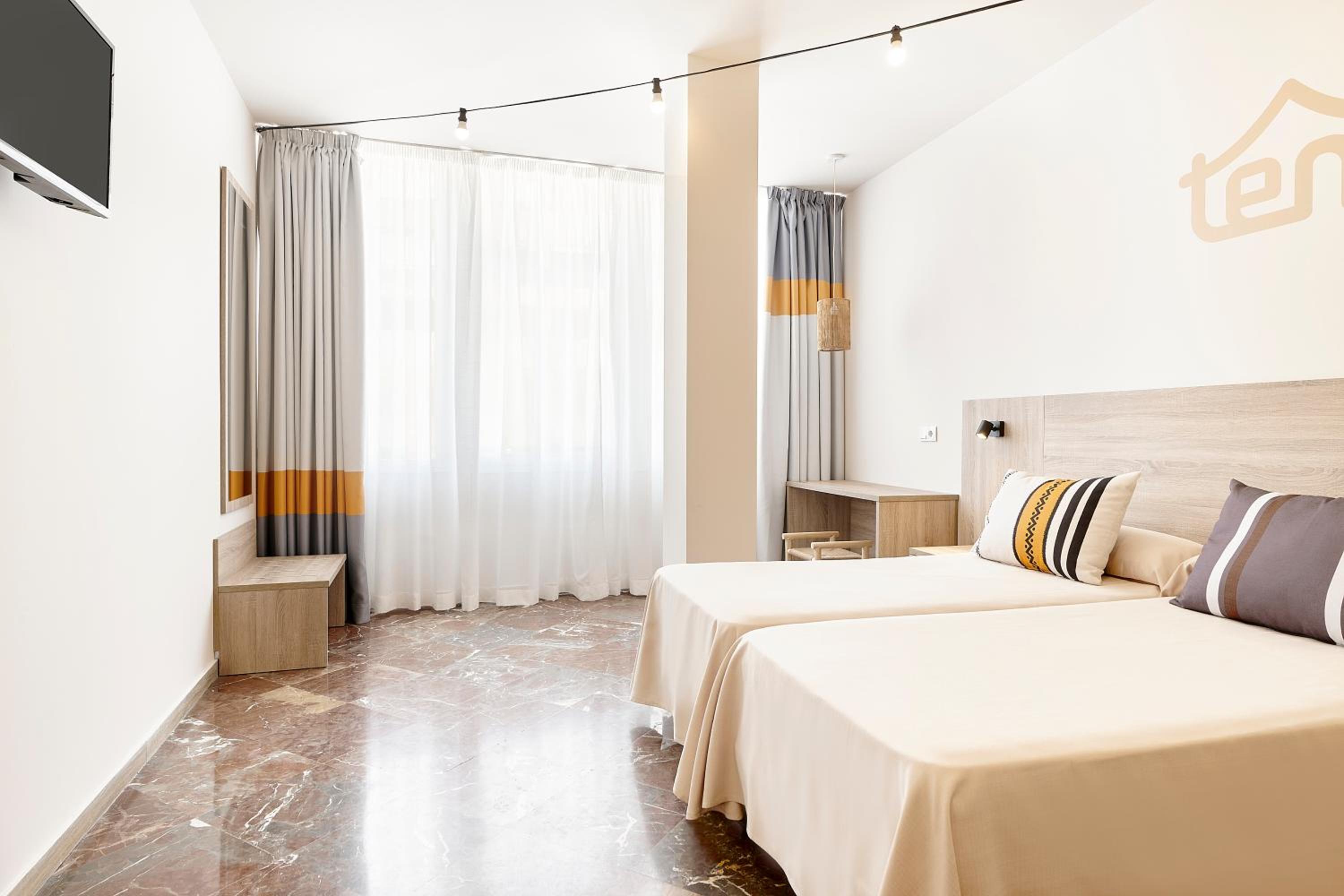 Economy triple Room & Unlimited Brunch - Photo 4