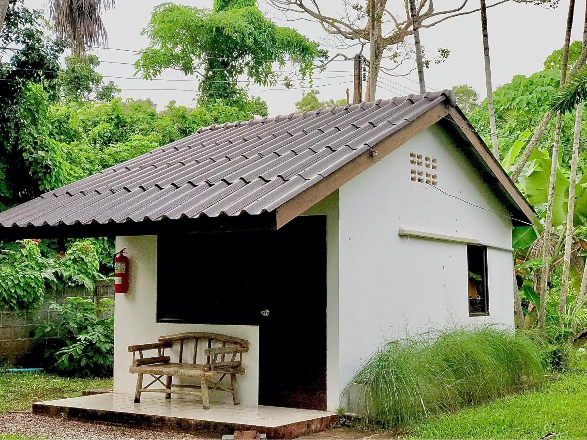 Bungalow With Garden View photo 3