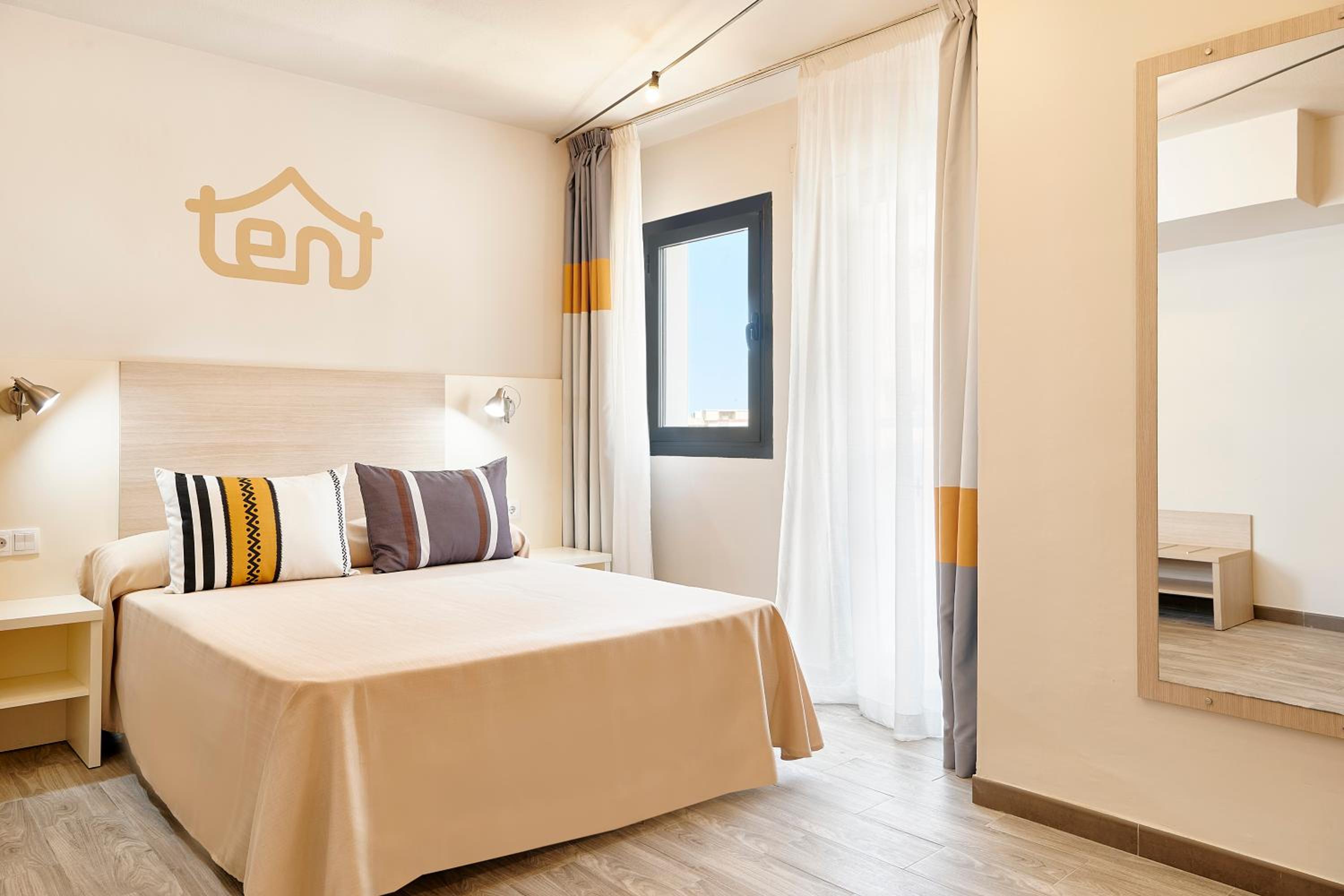 Twin Room with Balcony & Unlimited Brunch - Photo 1