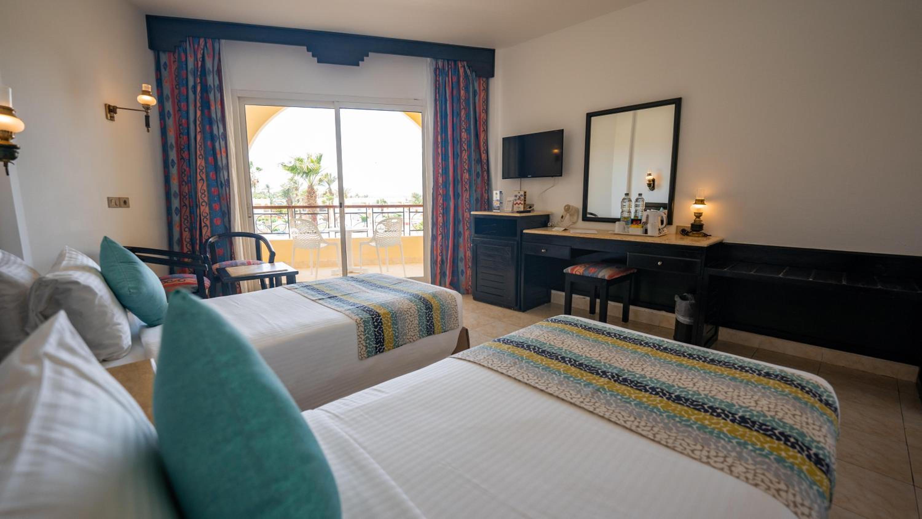 Standard Double Room With Sea View thumbnail 5