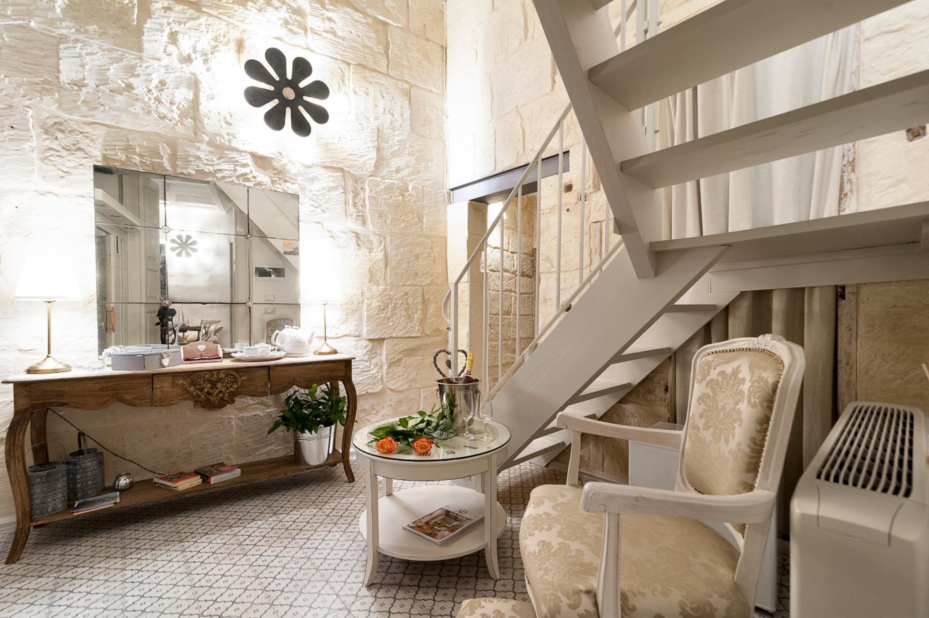 Queen Suite with Spa Bath