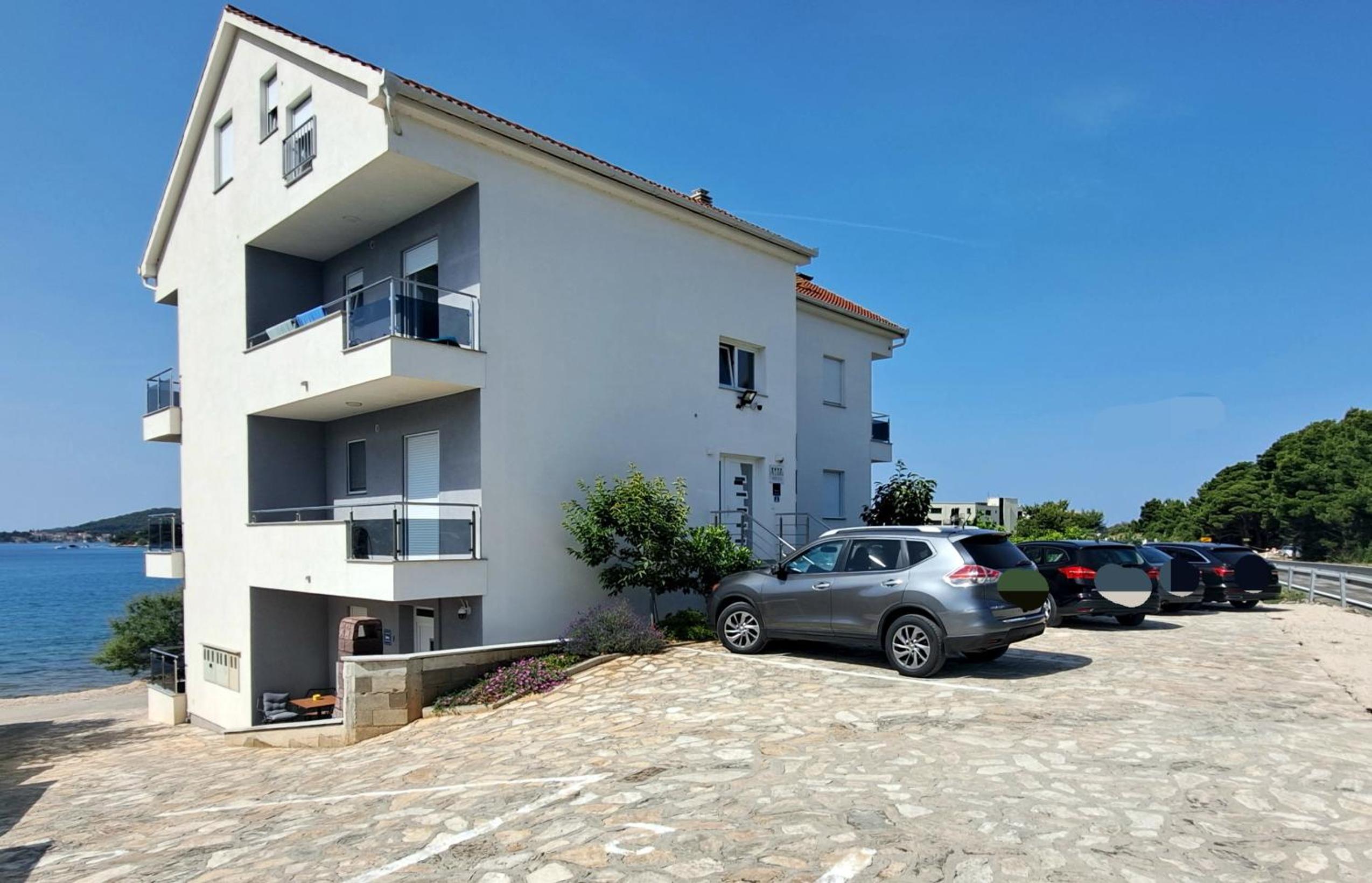 Studio Apartment - Photo 24