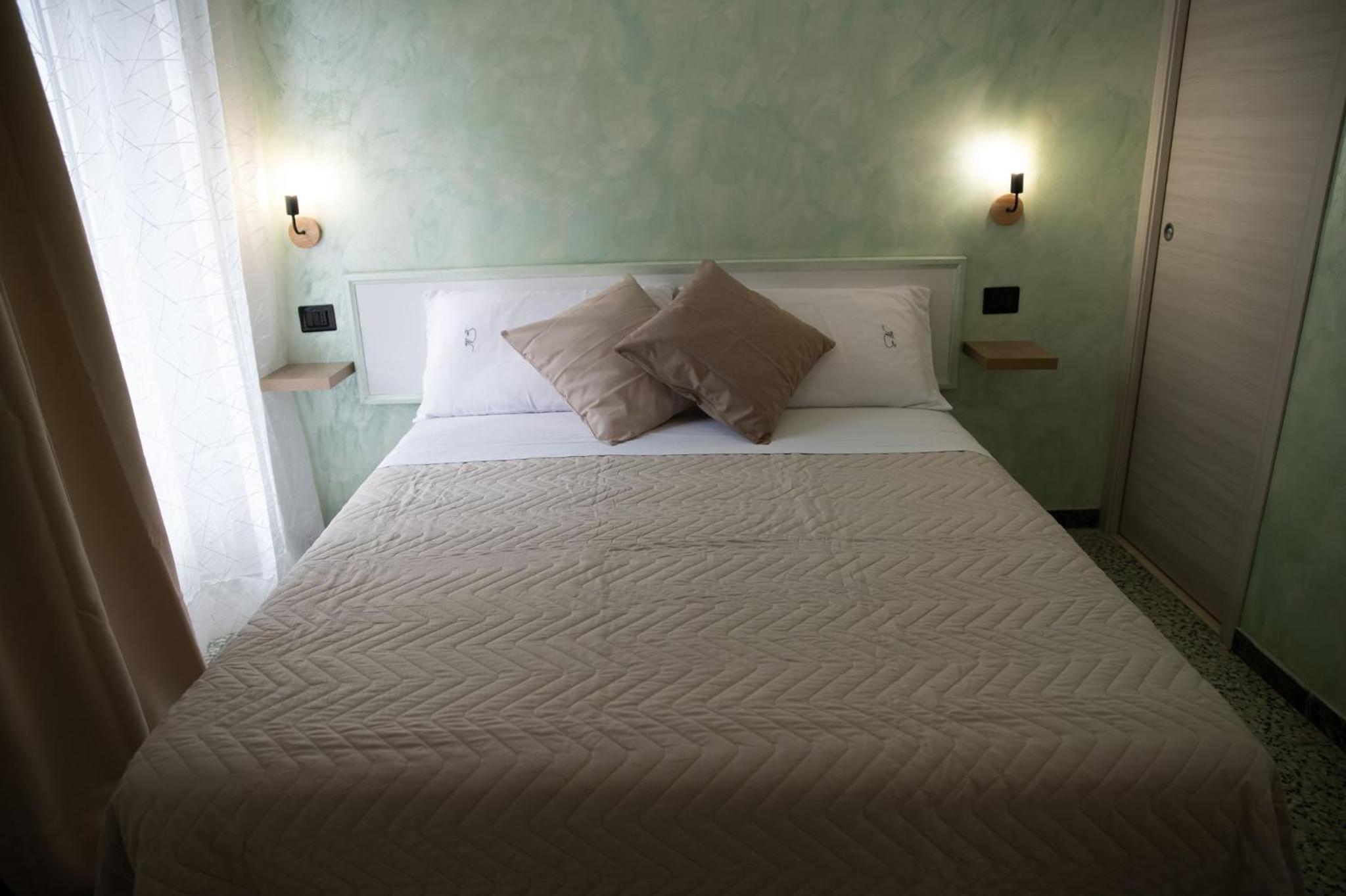 Double Room - Photo 3