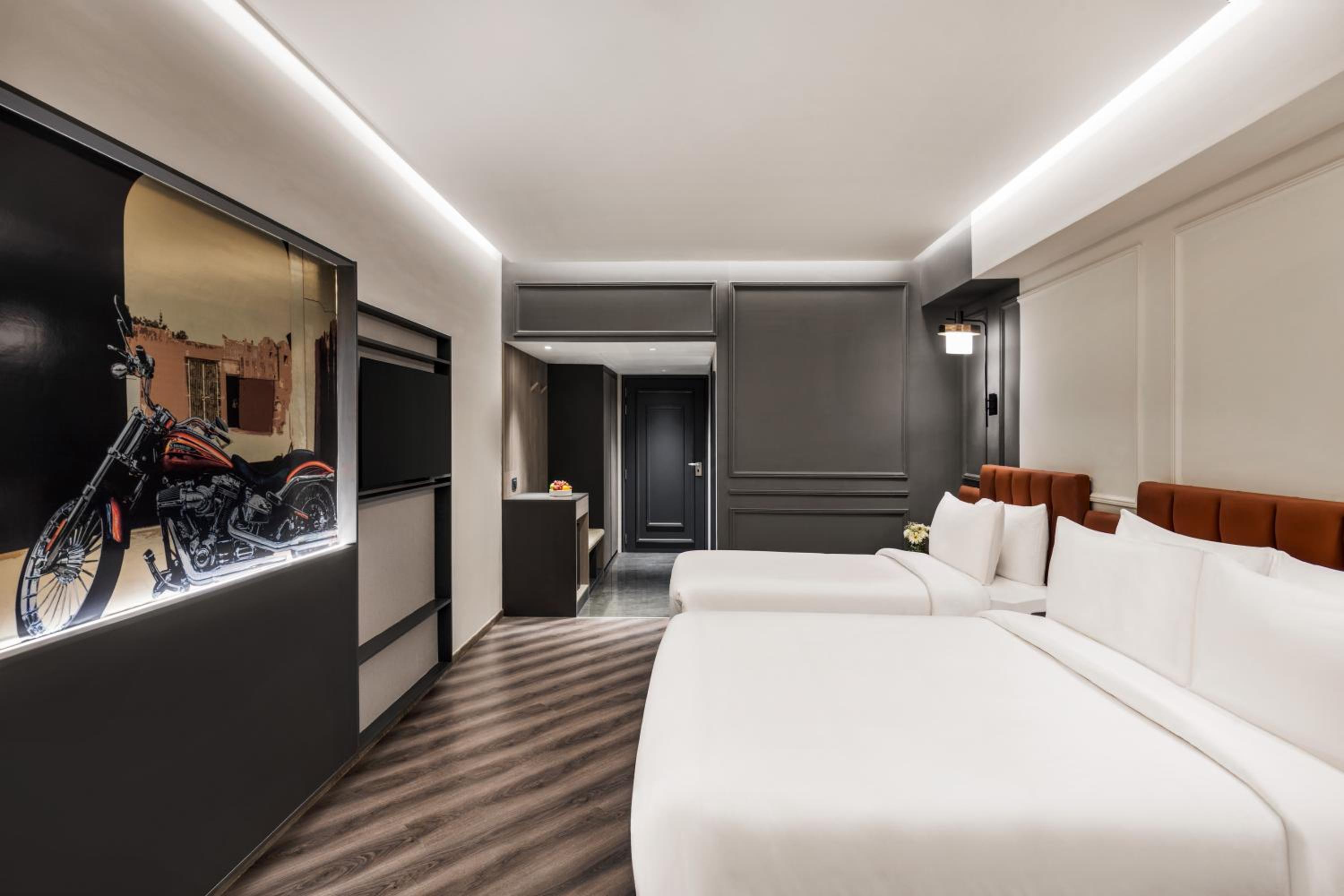 Hollywood Queen Room with Queen and Twin Bed - 15% Discount Food & Beverages - Photo 2