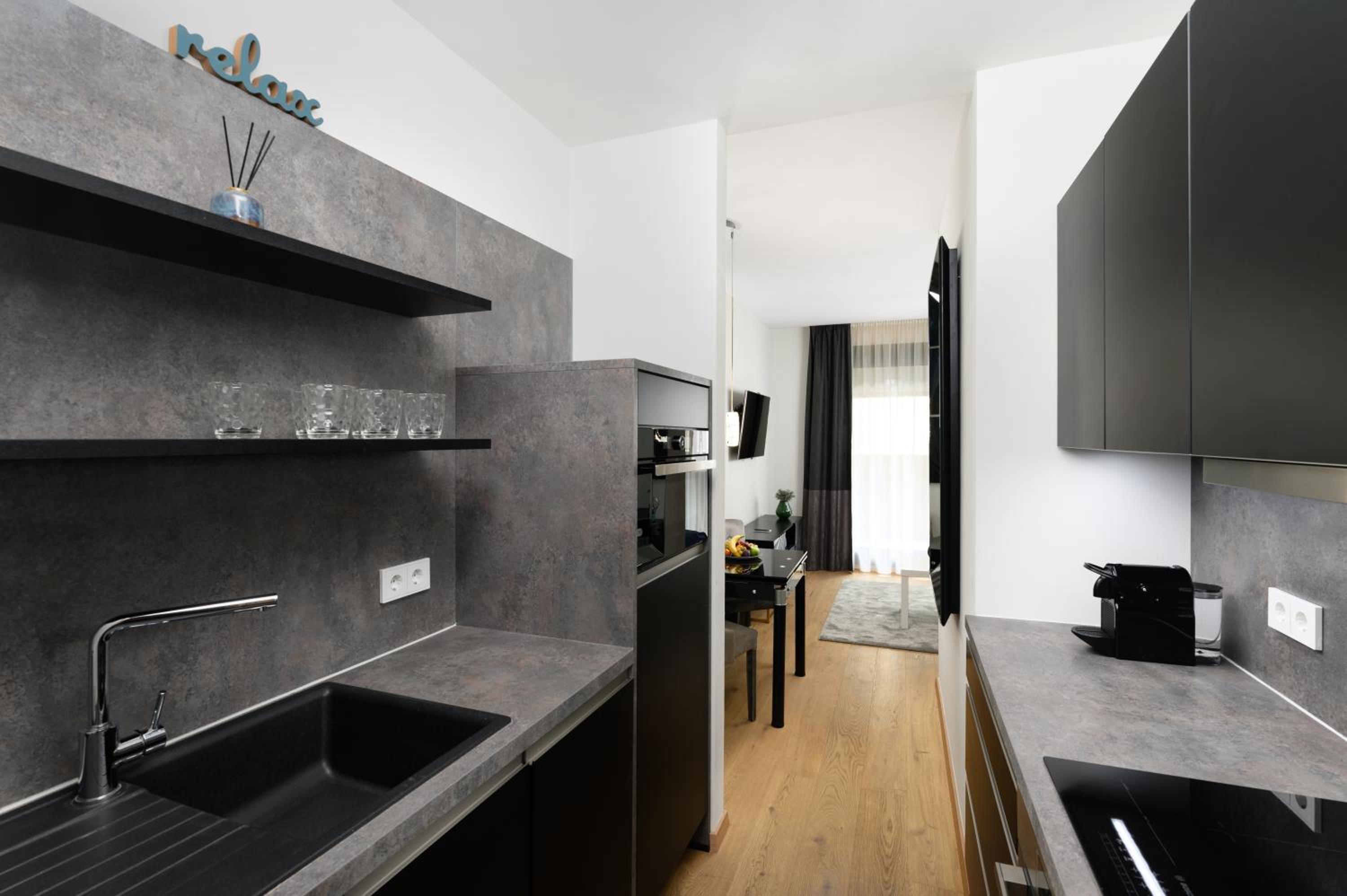 Deluxe Junior Suite - Photo 8