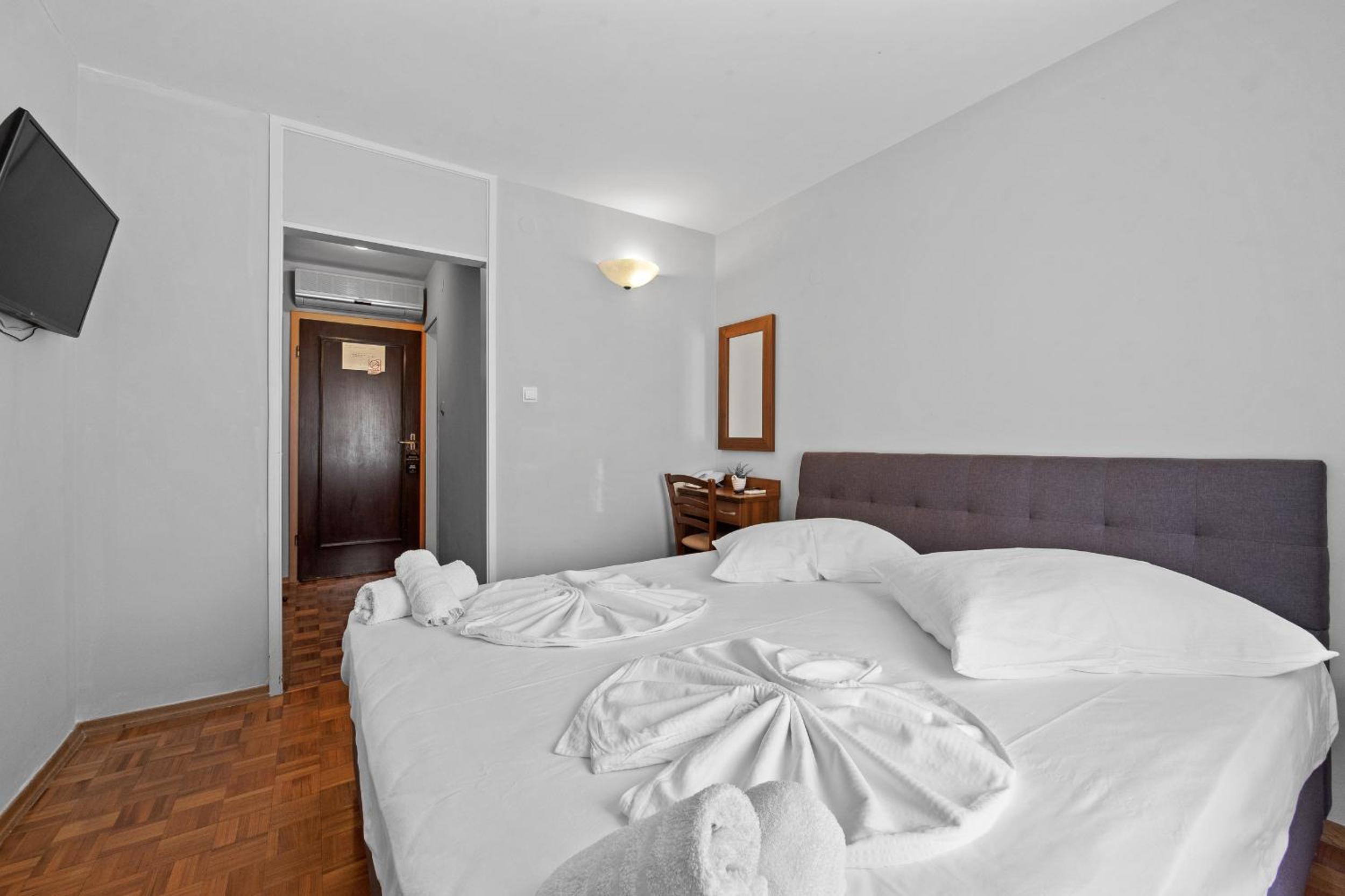 Economy Double Room photo 1