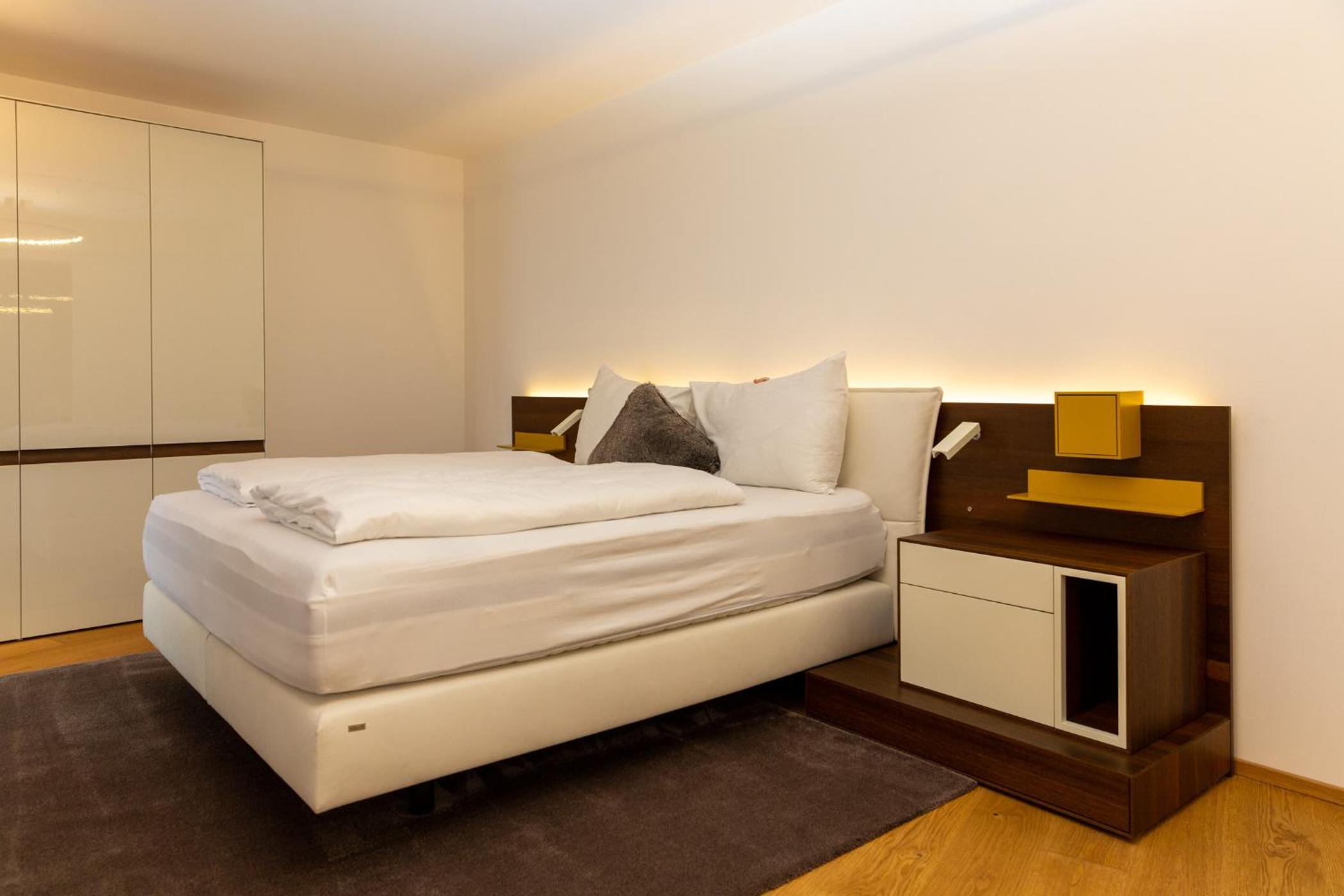 One-Bedroom Apartment (2-4 Adults)