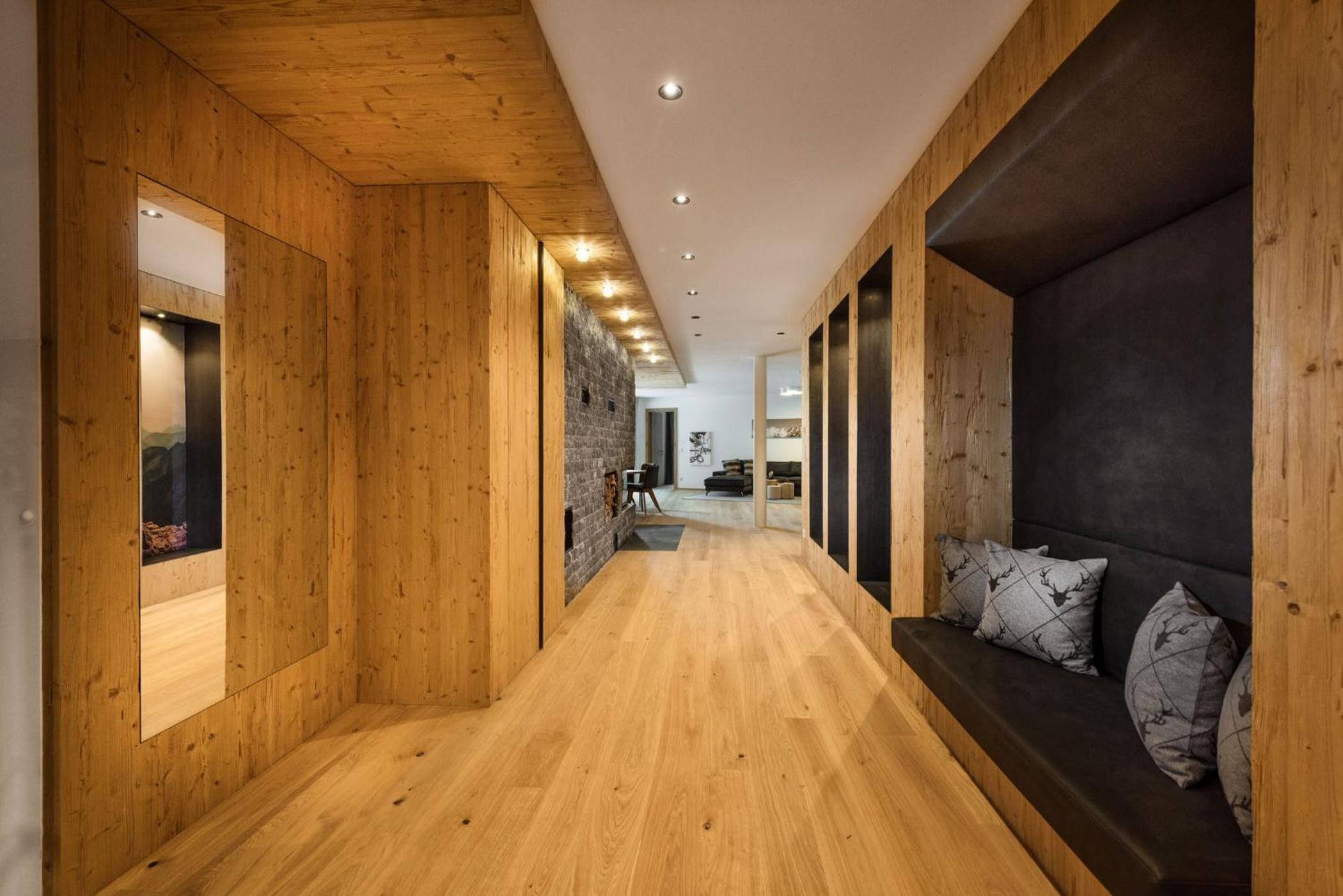 Three-Bedroom Apartment (6-10 Adults) with Fireplace