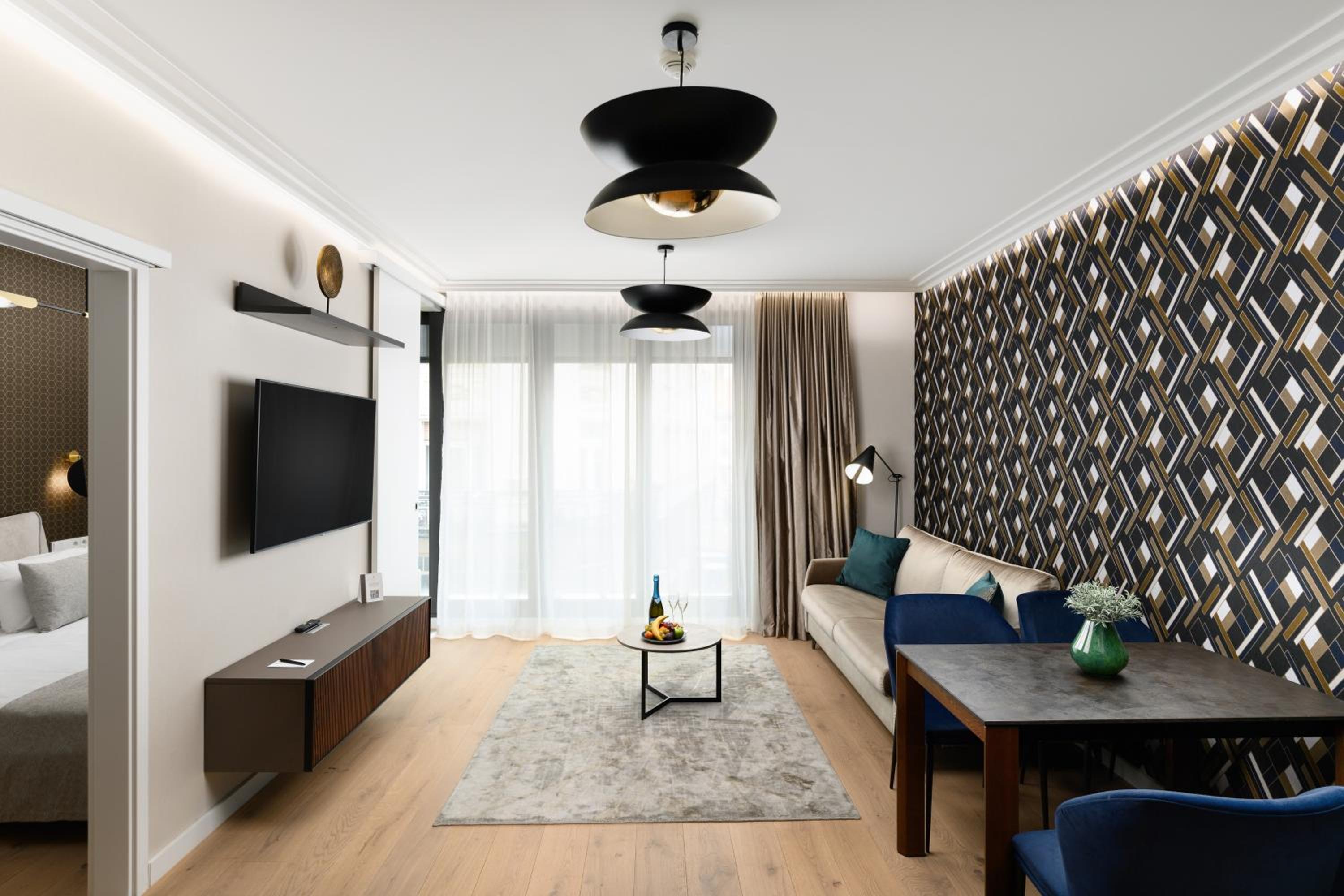 Deluxe Suite - Photo 12