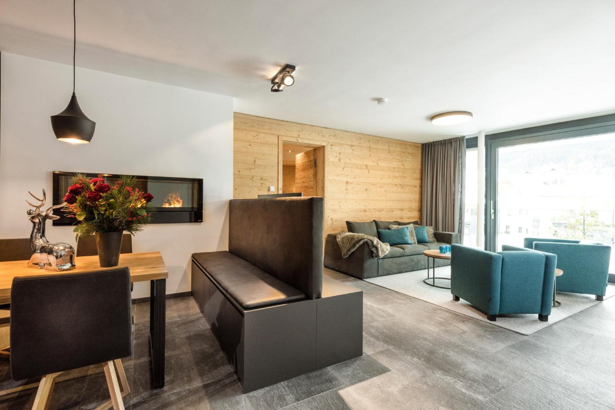 Luxury Three-Bedroom Apartment (6 Adults) with Sauna and Patio