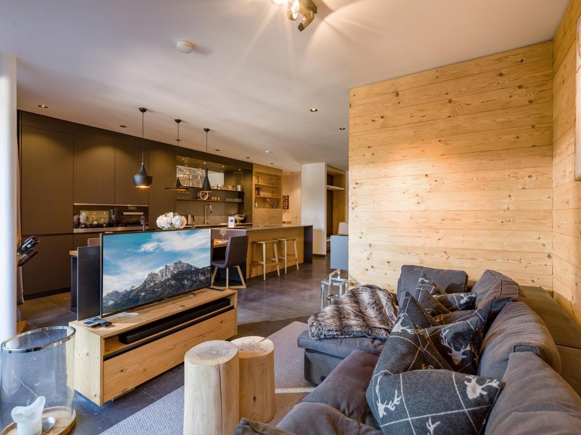 Apartment with Mountain View