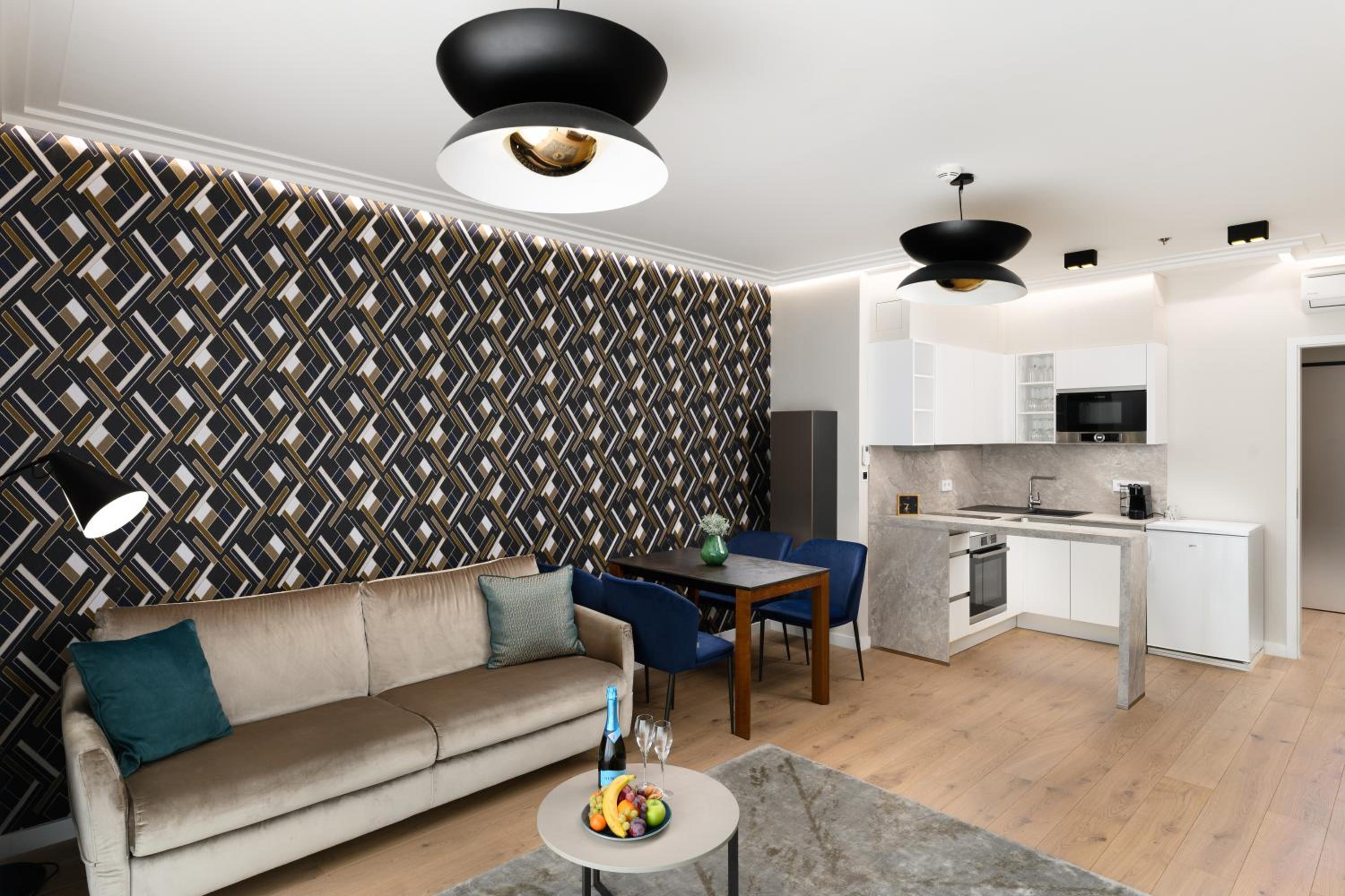 Deluxe Suite - Photo 13
