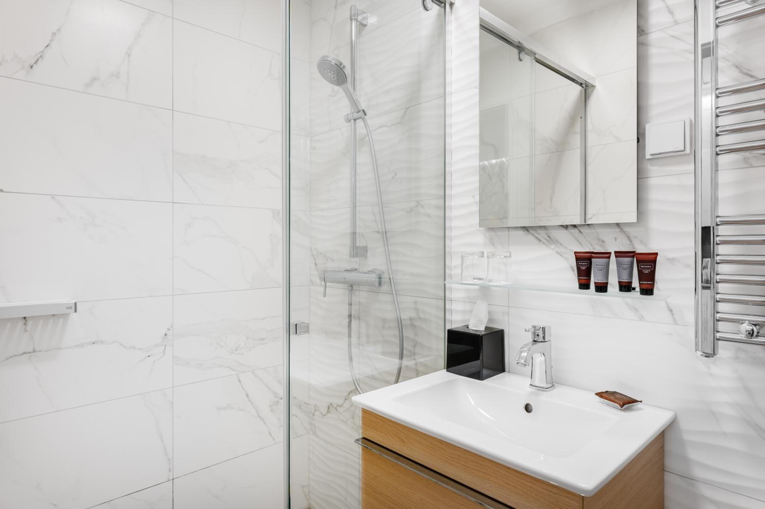 Deluxe Suite - Photo 15