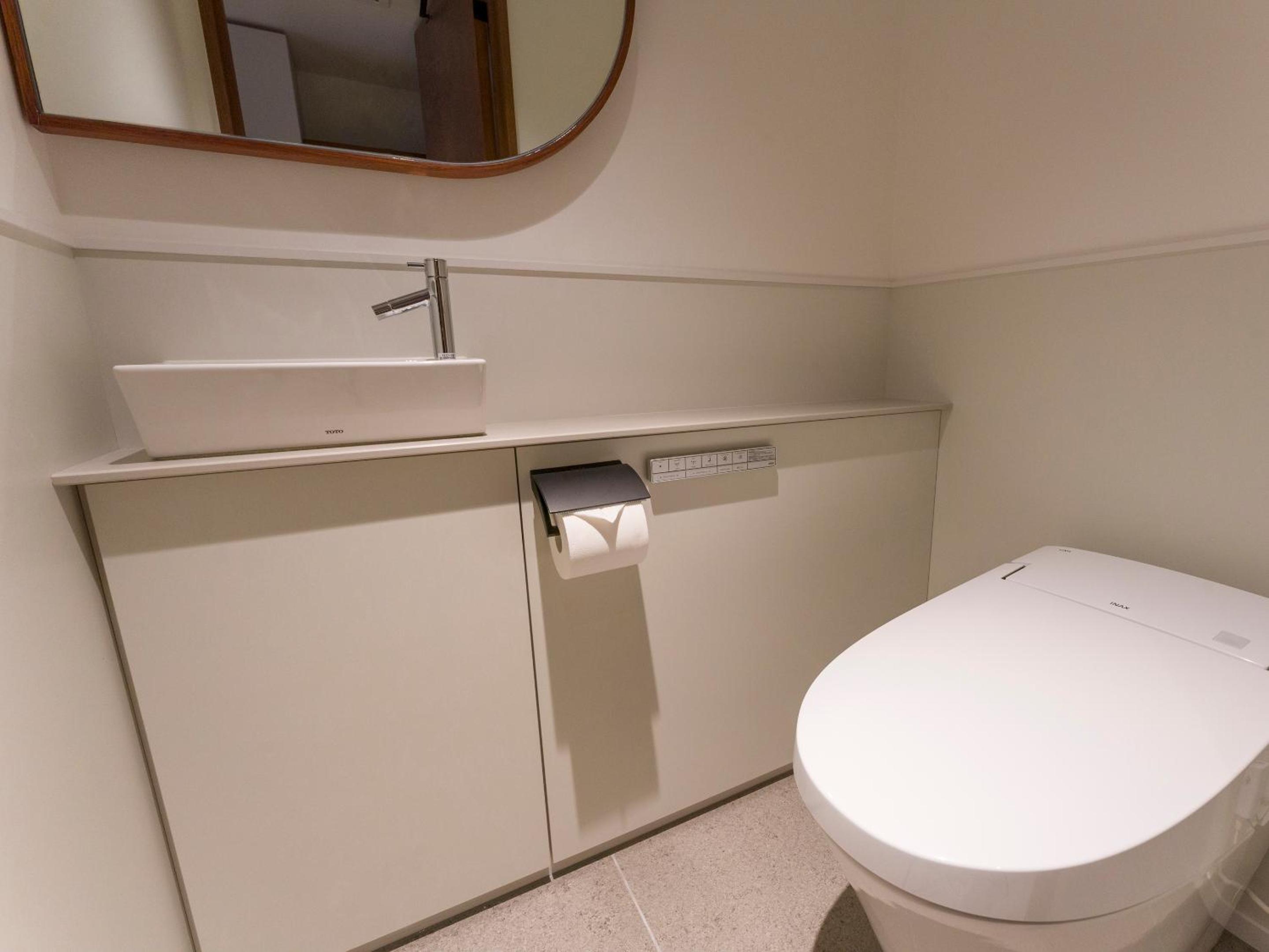 2 Double Beds Room, No-pets allowed, 1off-site parking lot - Photo 23