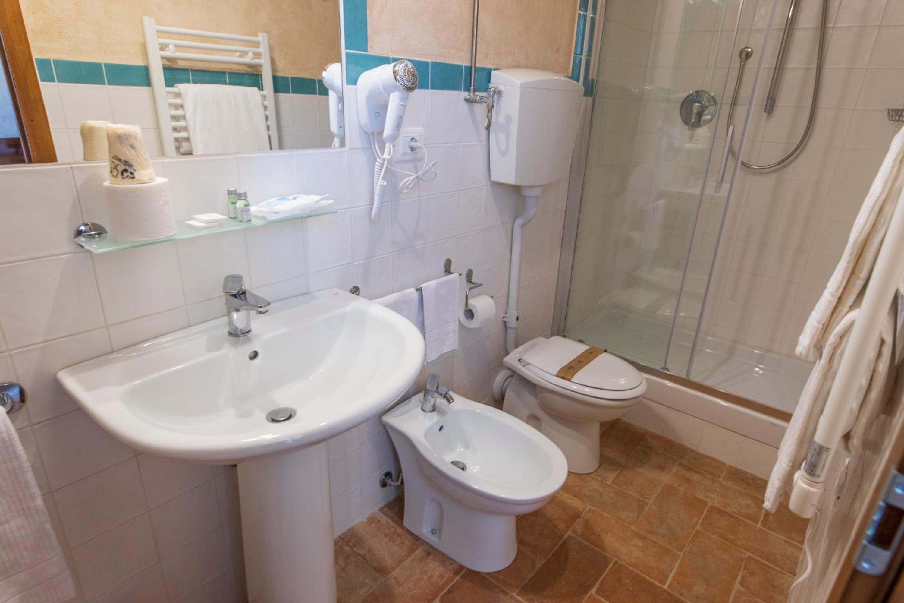 Classic Quadruple Room - Photo 7
