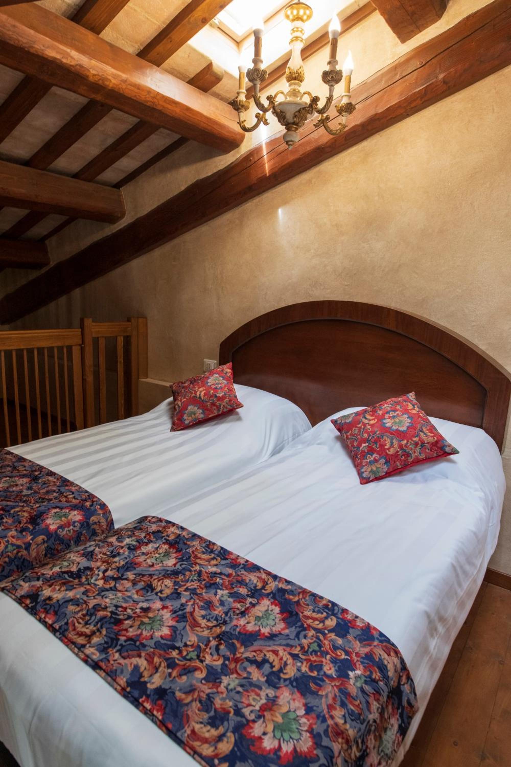Classic Quadruple Room - Photo 6