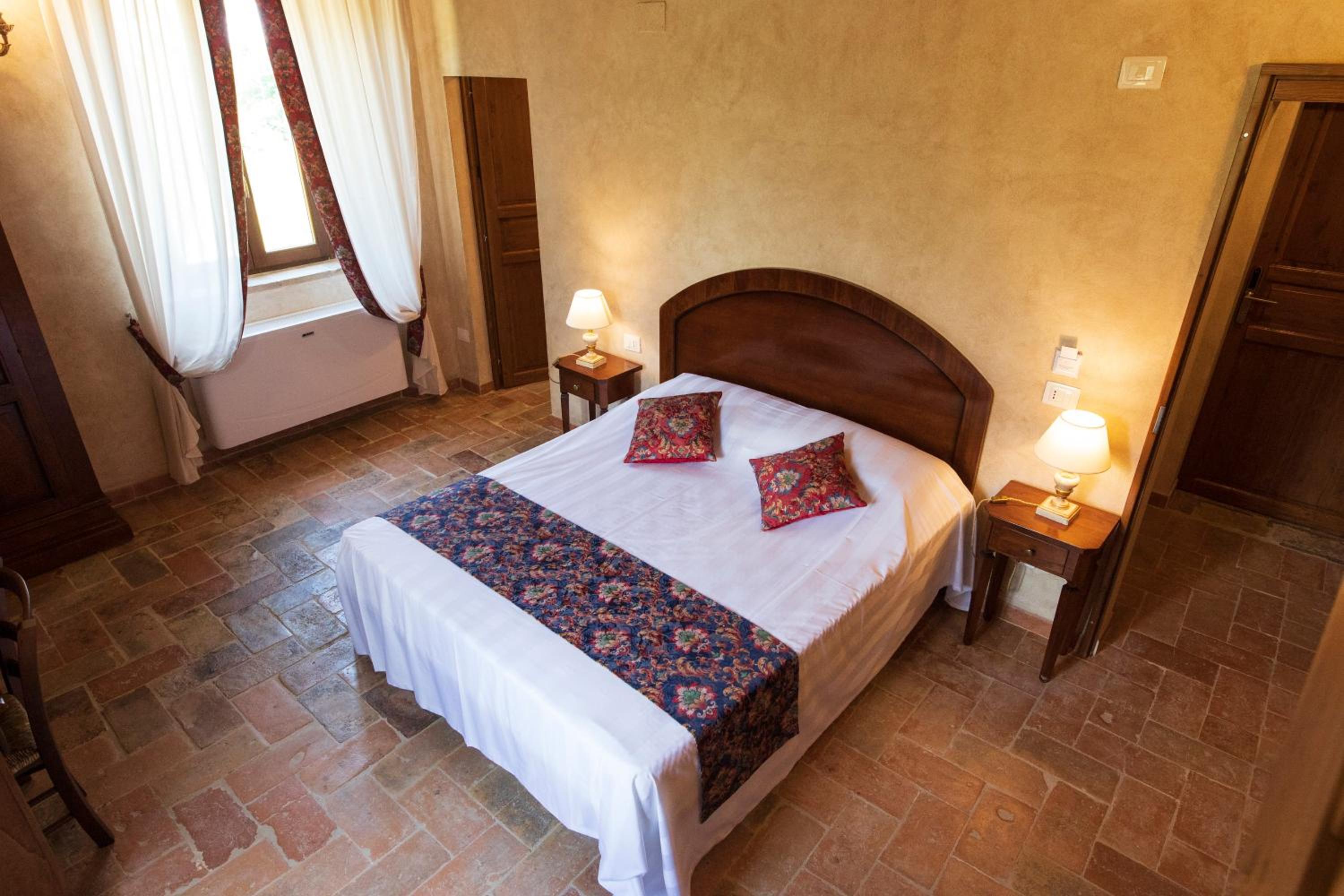 Classic Quadruple Room - Photo 10