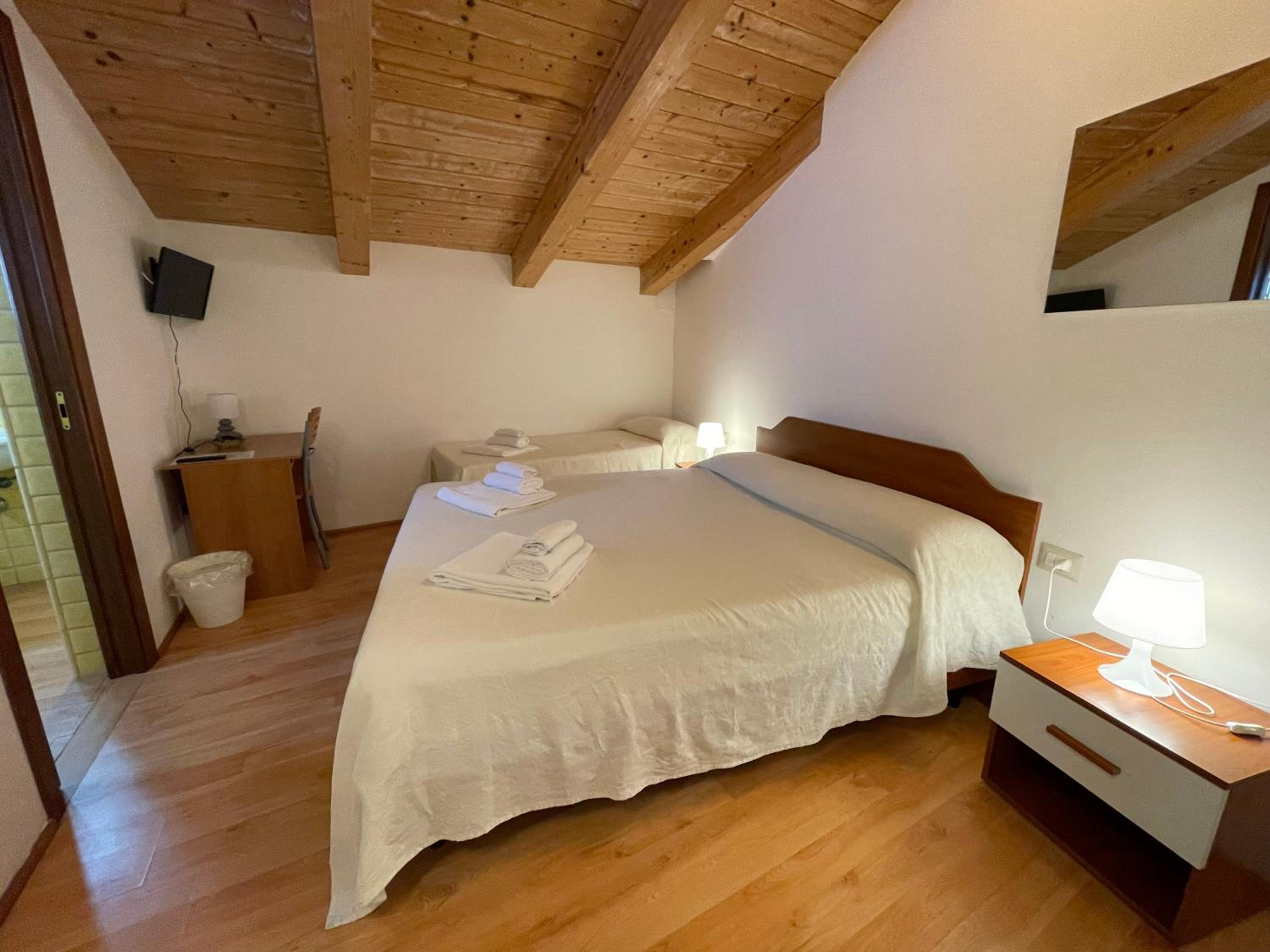 Double Room with Private Bathroom photo 3