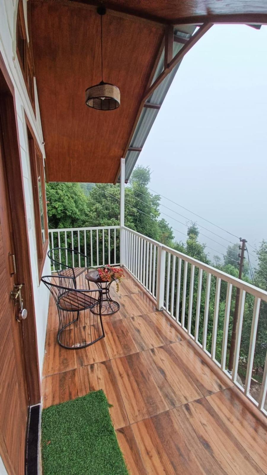 Family Room with Balcony photo 3