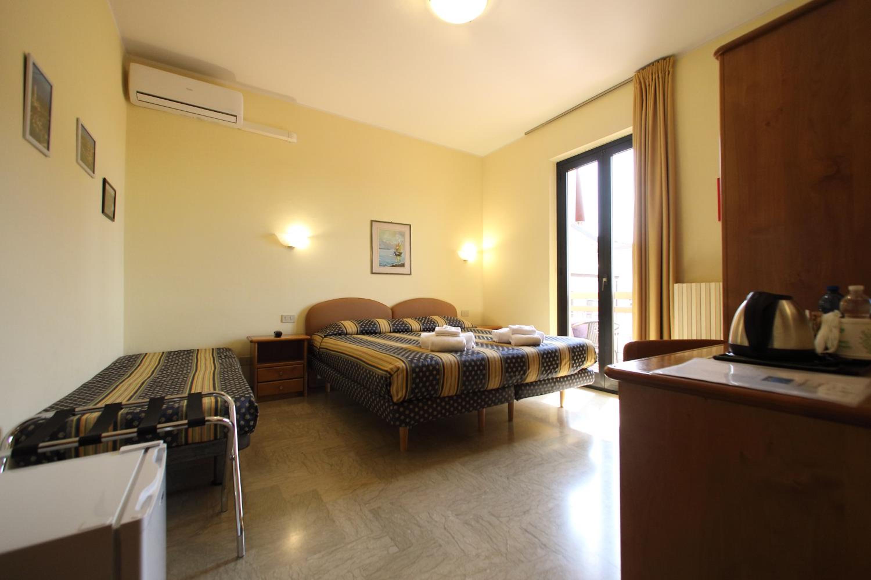 Habitación Doble con Cama Supletoria