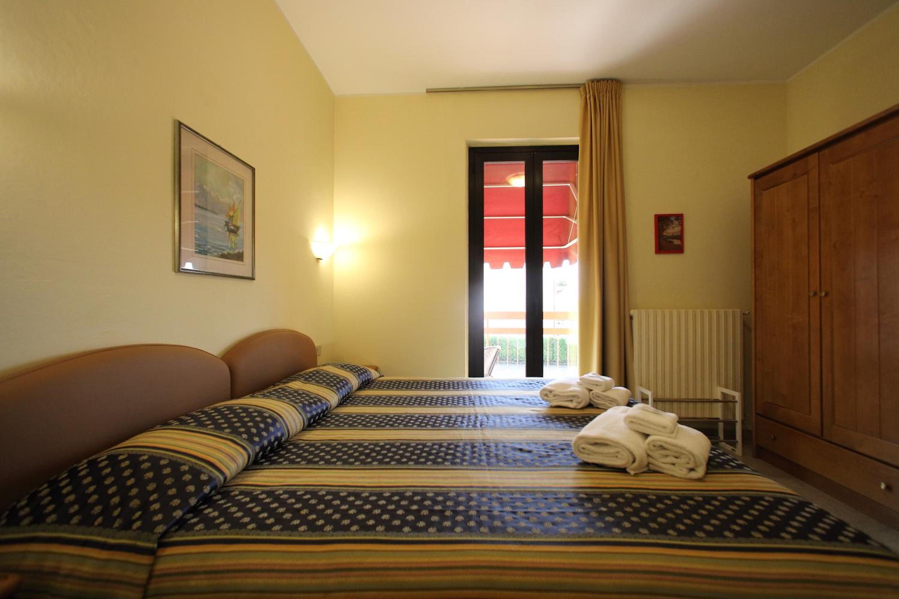 Double Room with Extra Bed photo 2