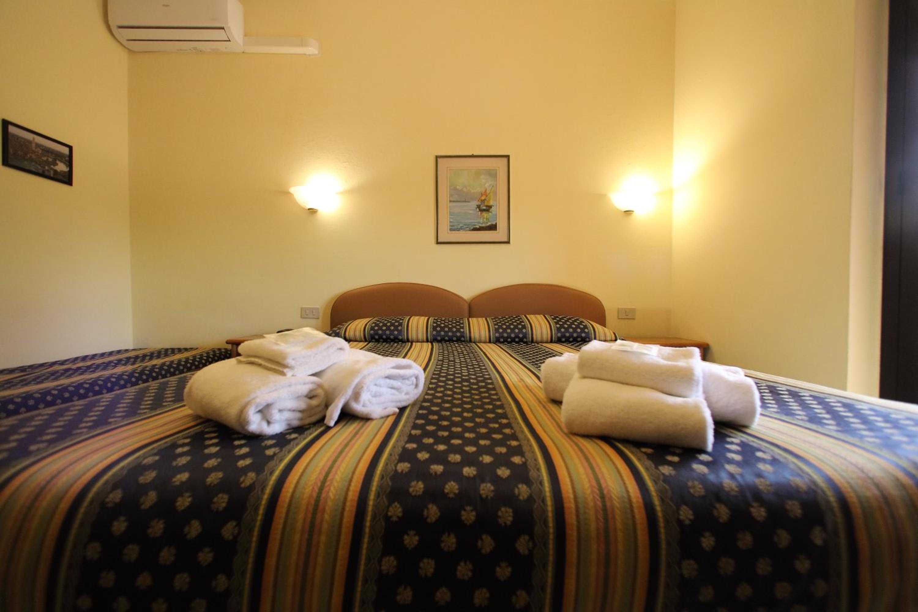 Double Room with Extra Bed photo 3