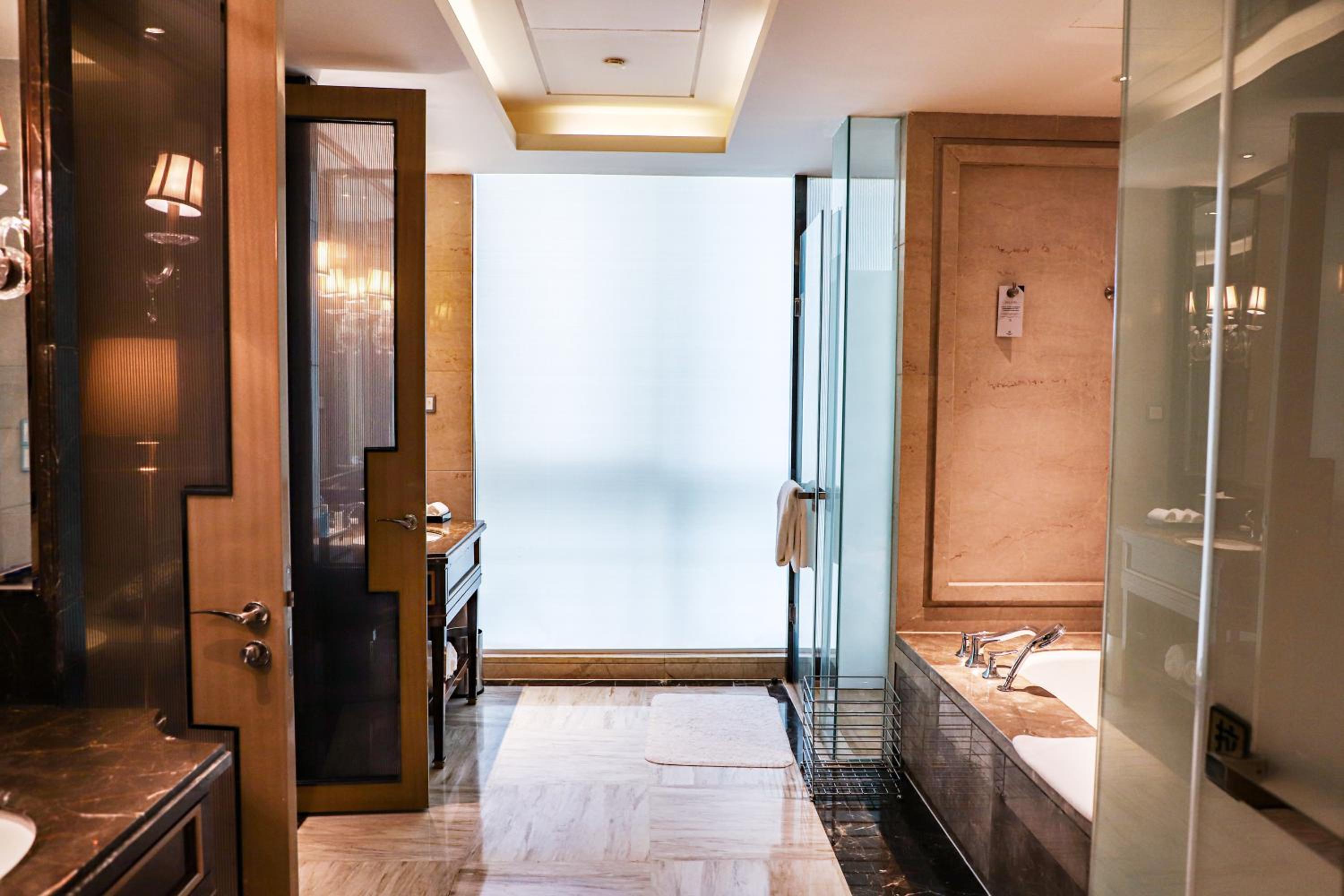 Deluxe Suite photo 2