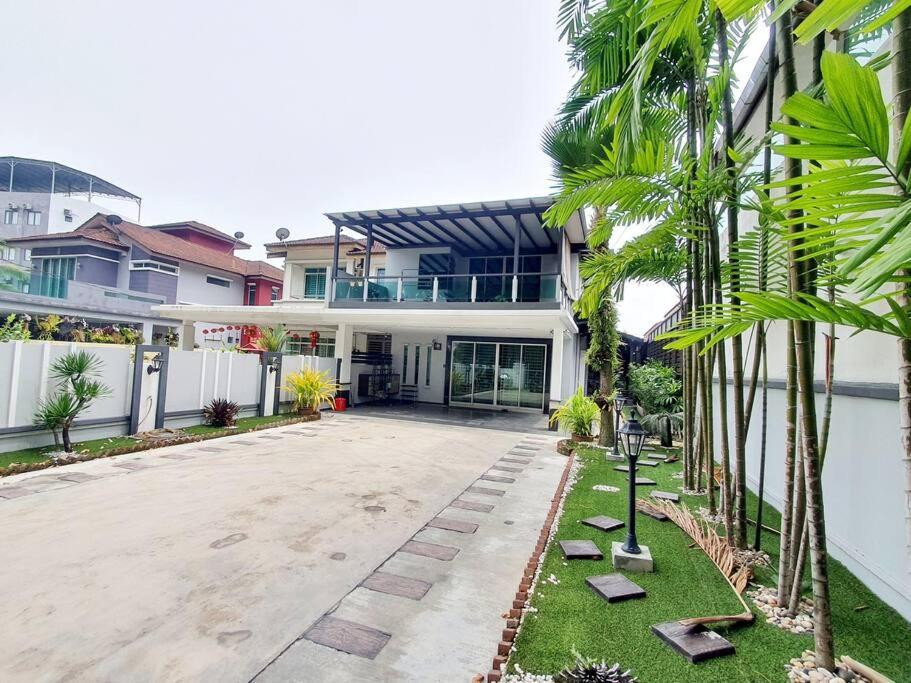 Four-Bedroom House photo 1