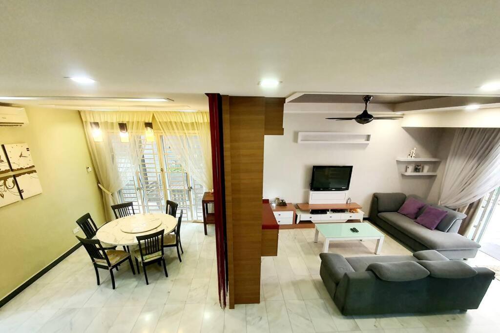 Four-Bedroom House photo 3