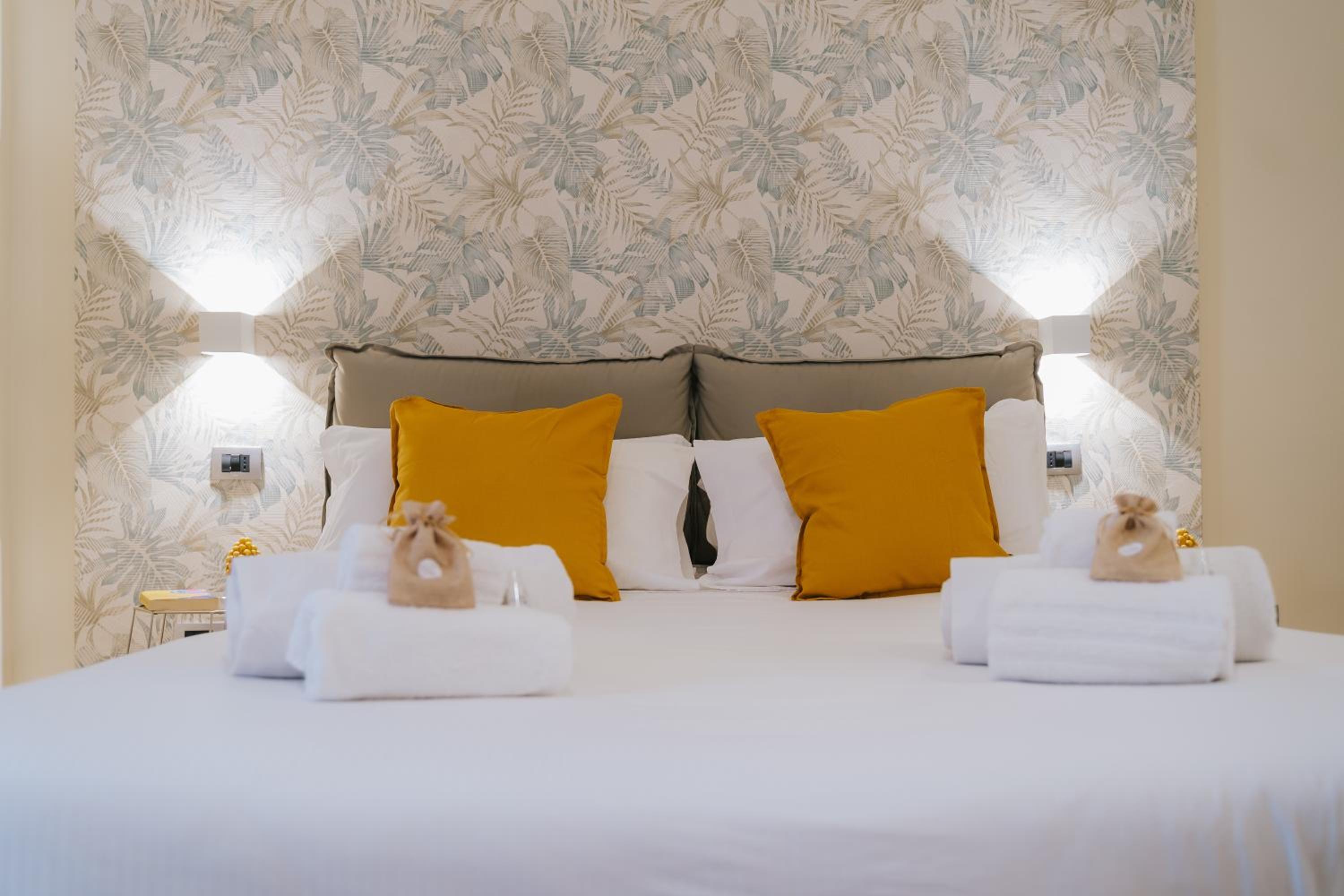 Deluxe Double Room with Balcony photo 3