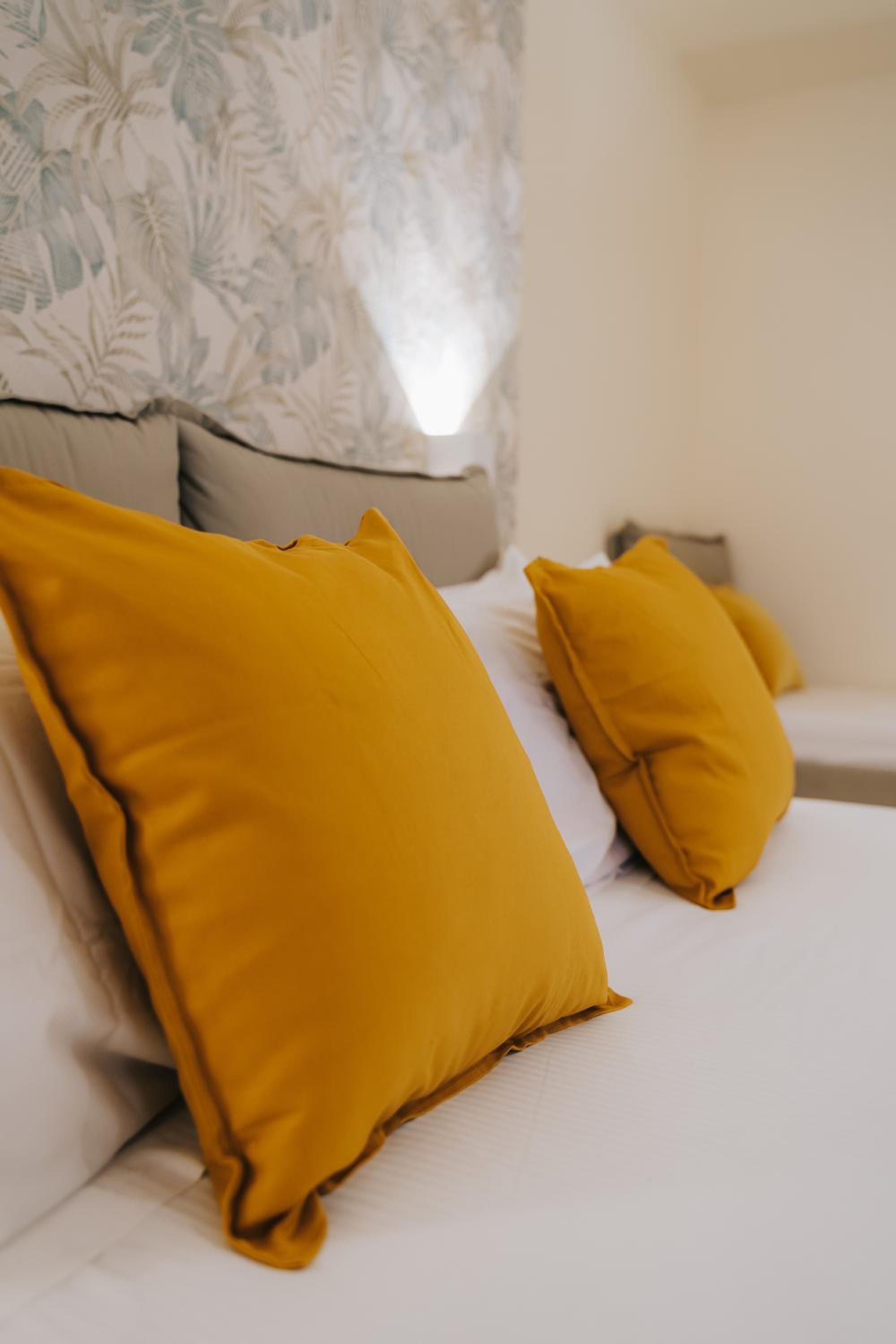 Deluxe Double Room with Balcony photo 2