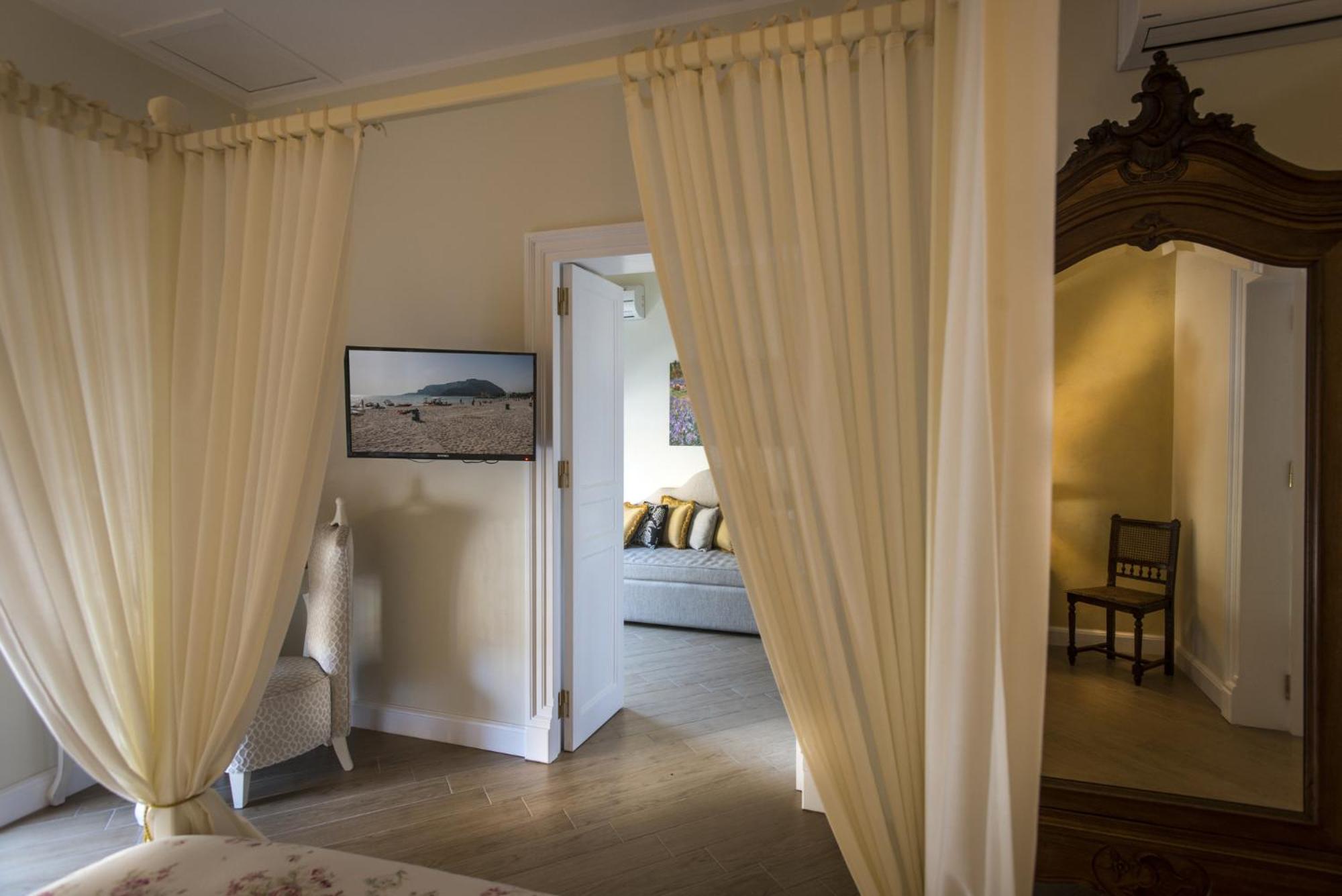 Deluxe Suite photo 3