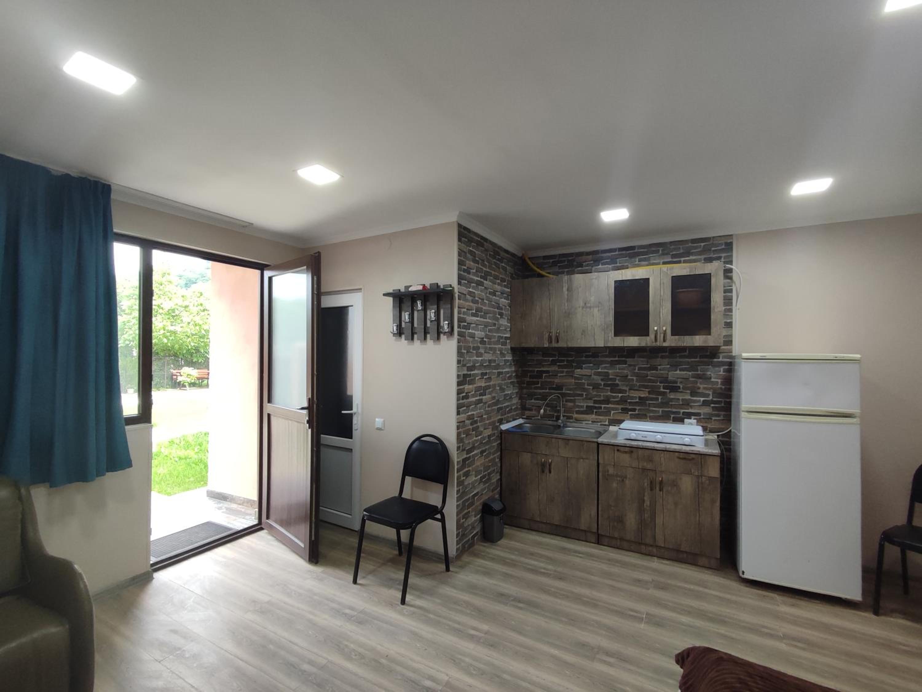 Family Room with Private Bathroom photo 3
