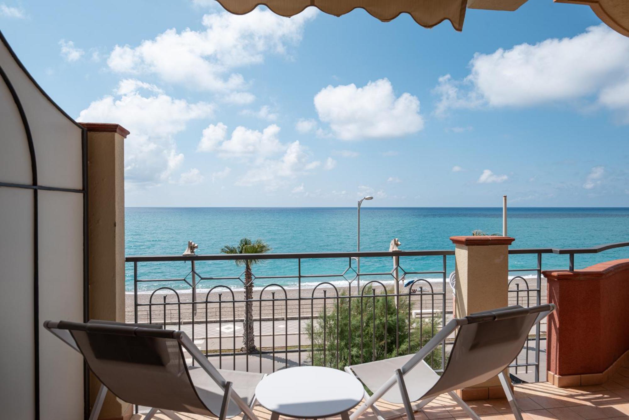 Two-Bedroom Apartment with Sea View photo 3