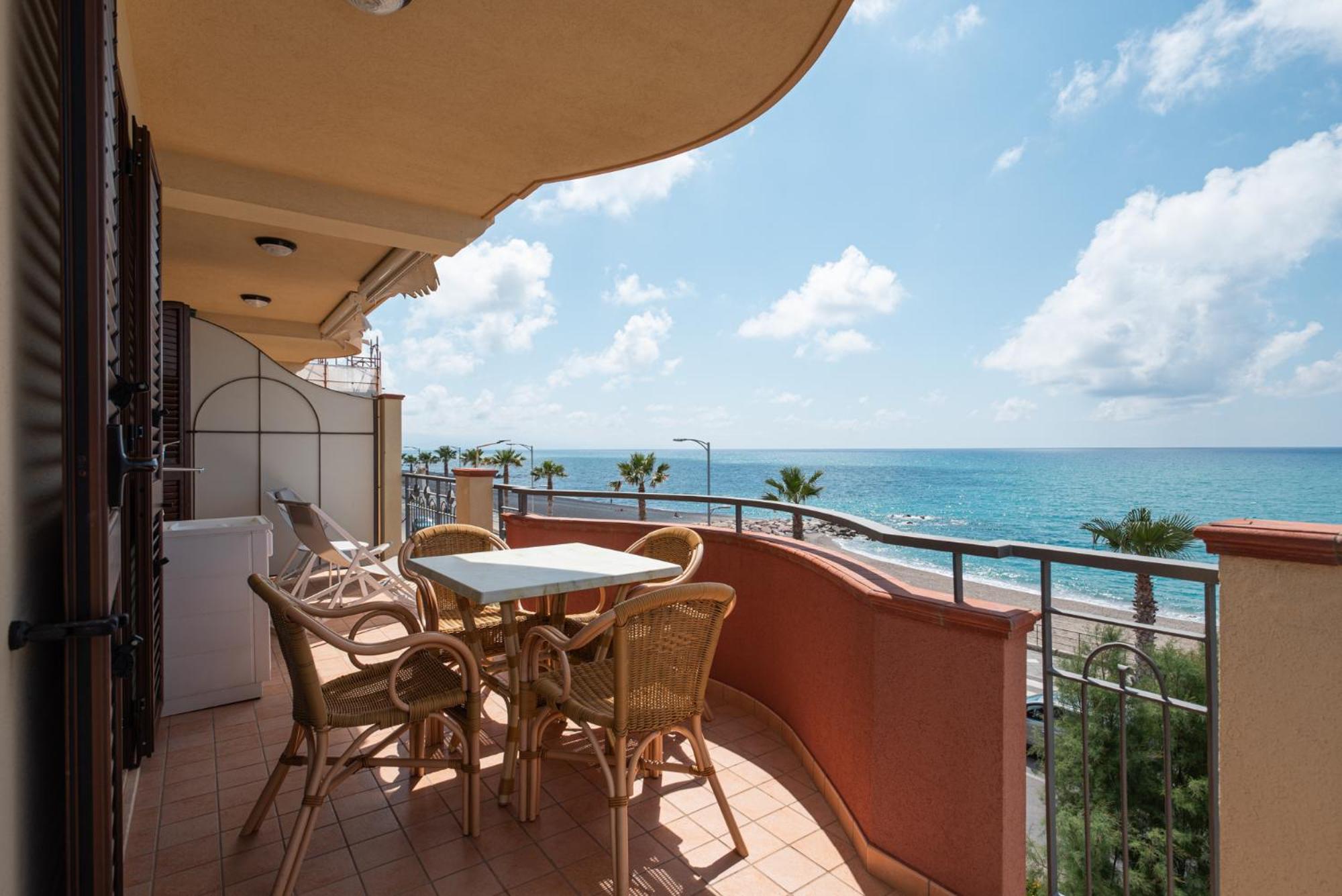 Two-Bedroom Apartment with Sea View photo 2
