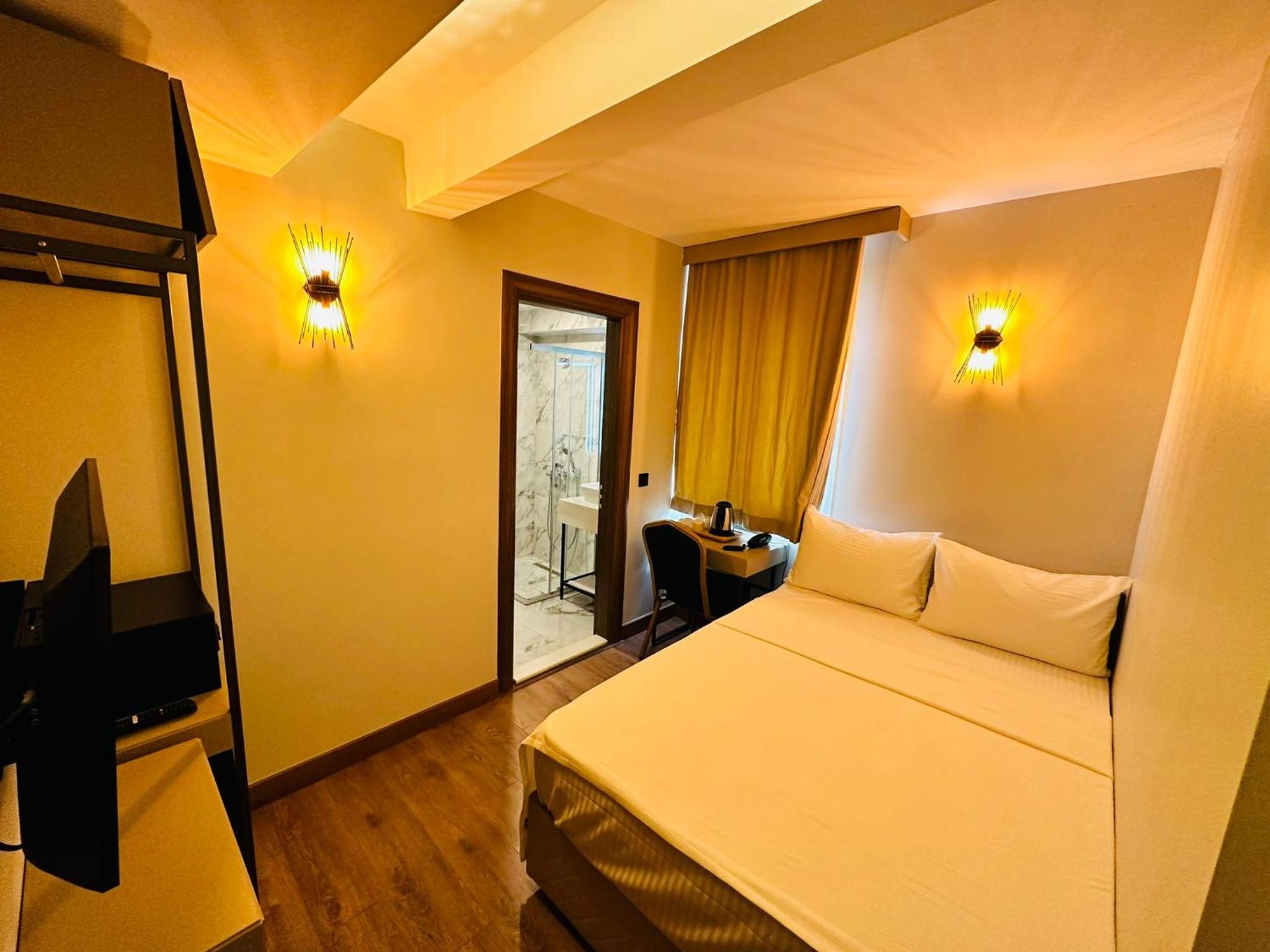 Budget Double Room photo 3