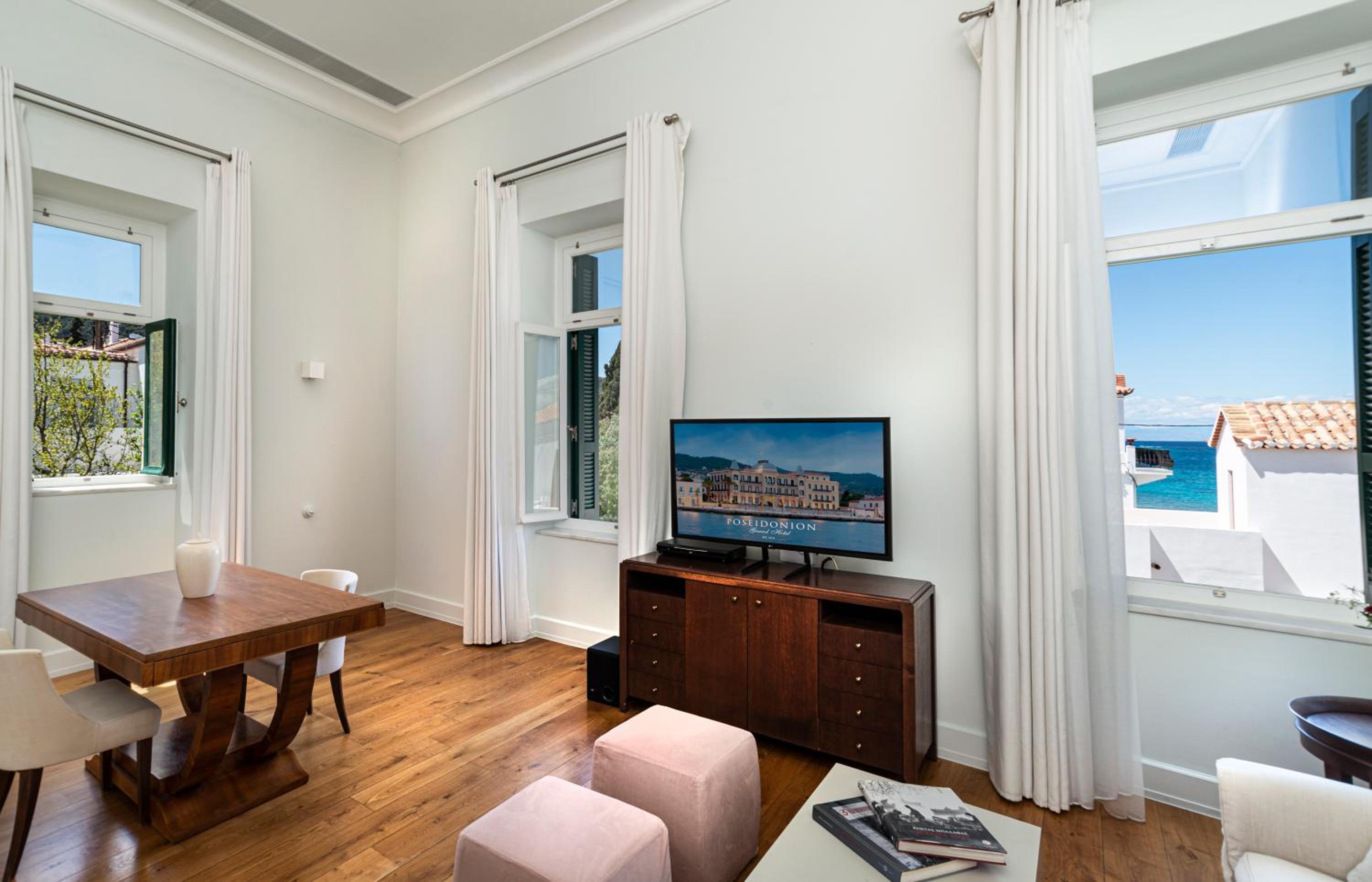 Superior Suite - Photo 5