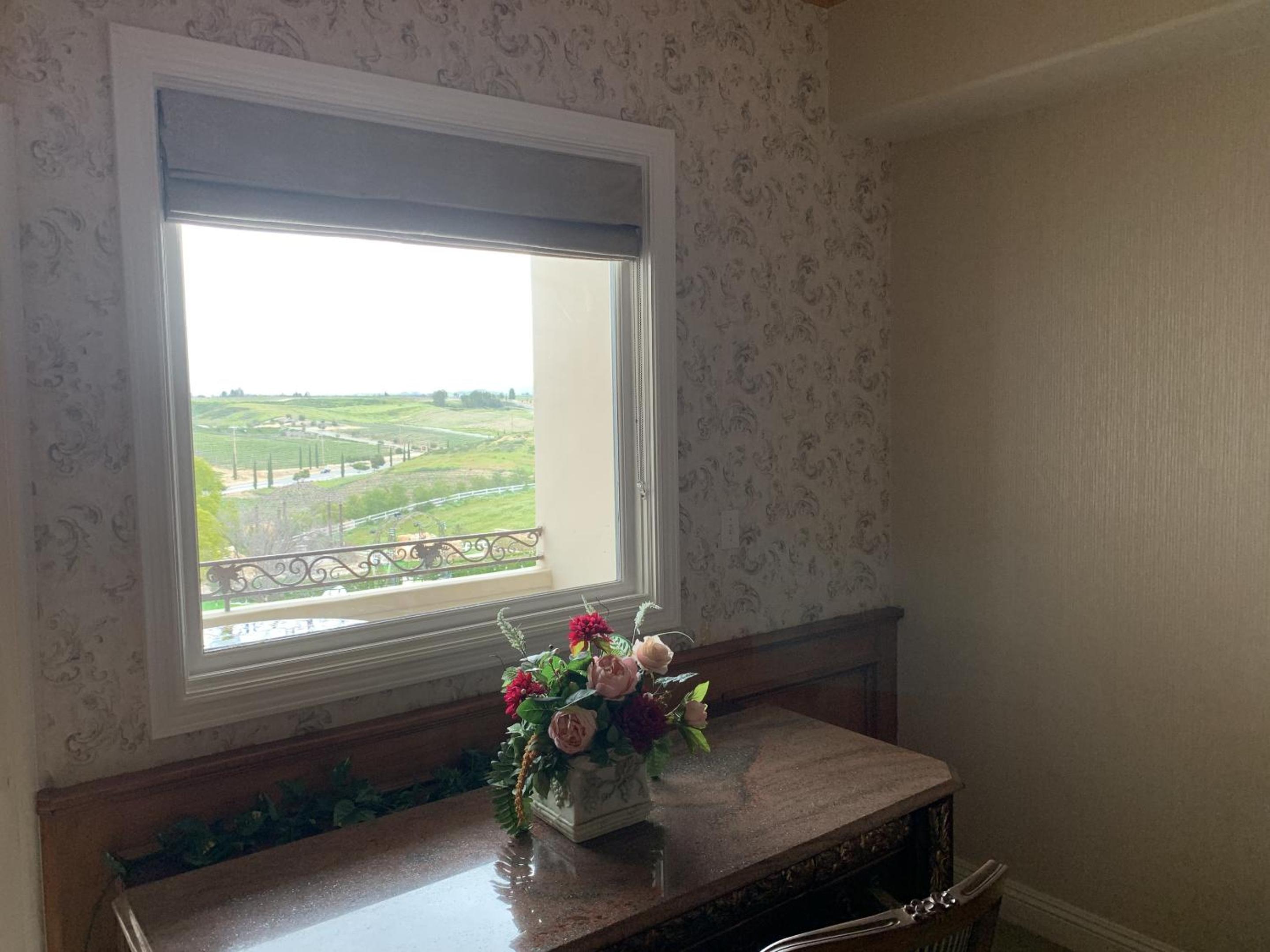 King Suite with Balcony - Photo 5