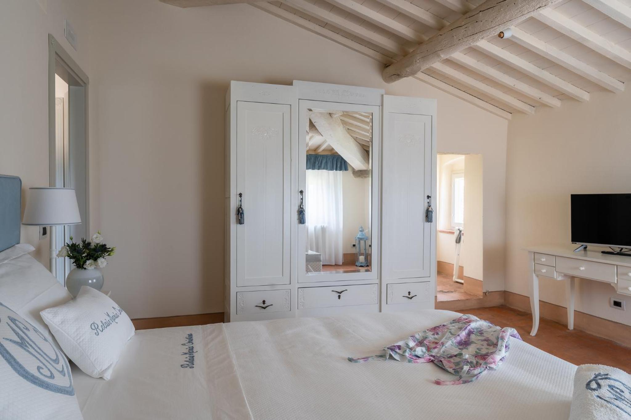 Large Double Room photo 2