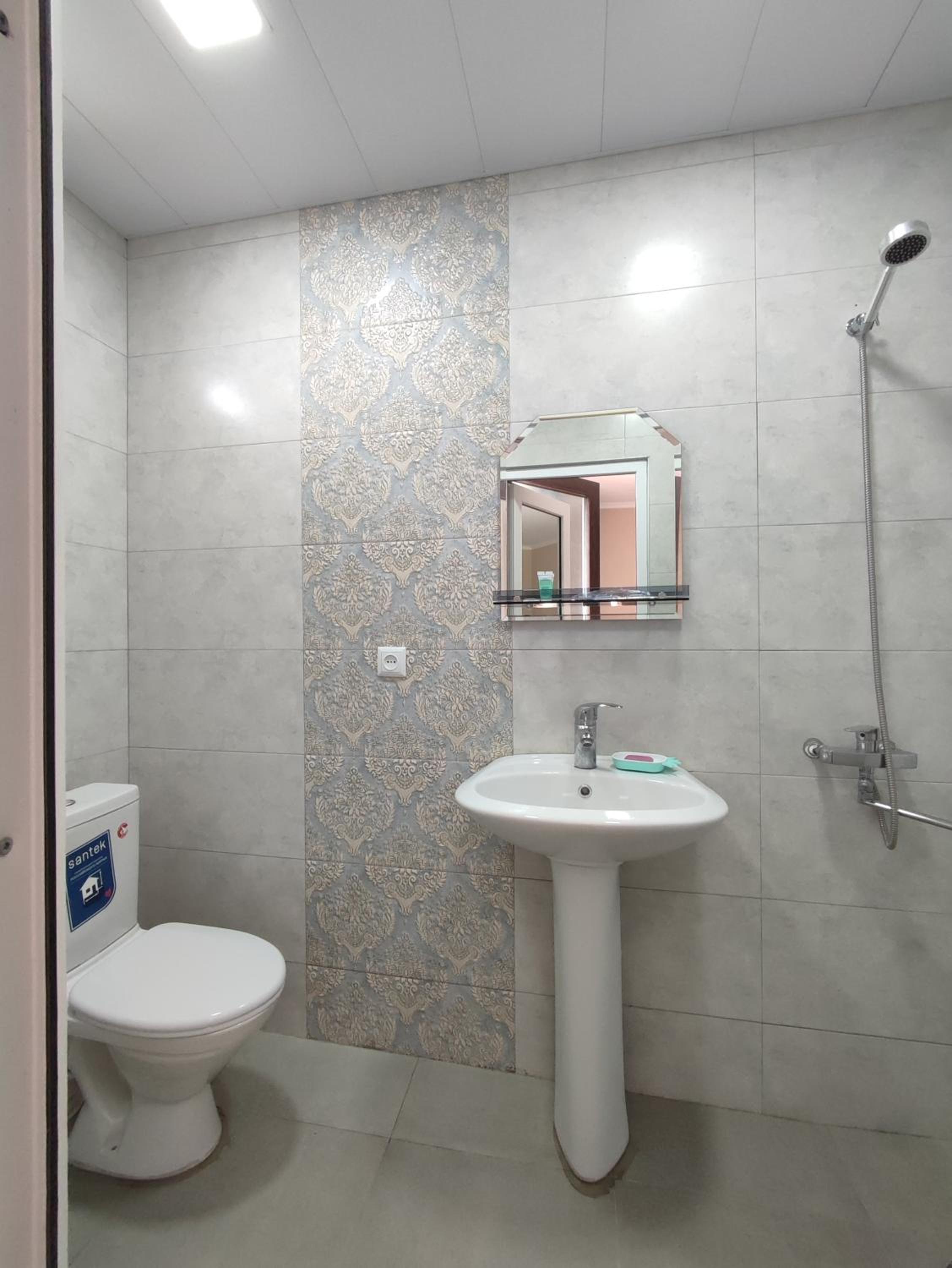 Family Room with Private Bathroom photo 2