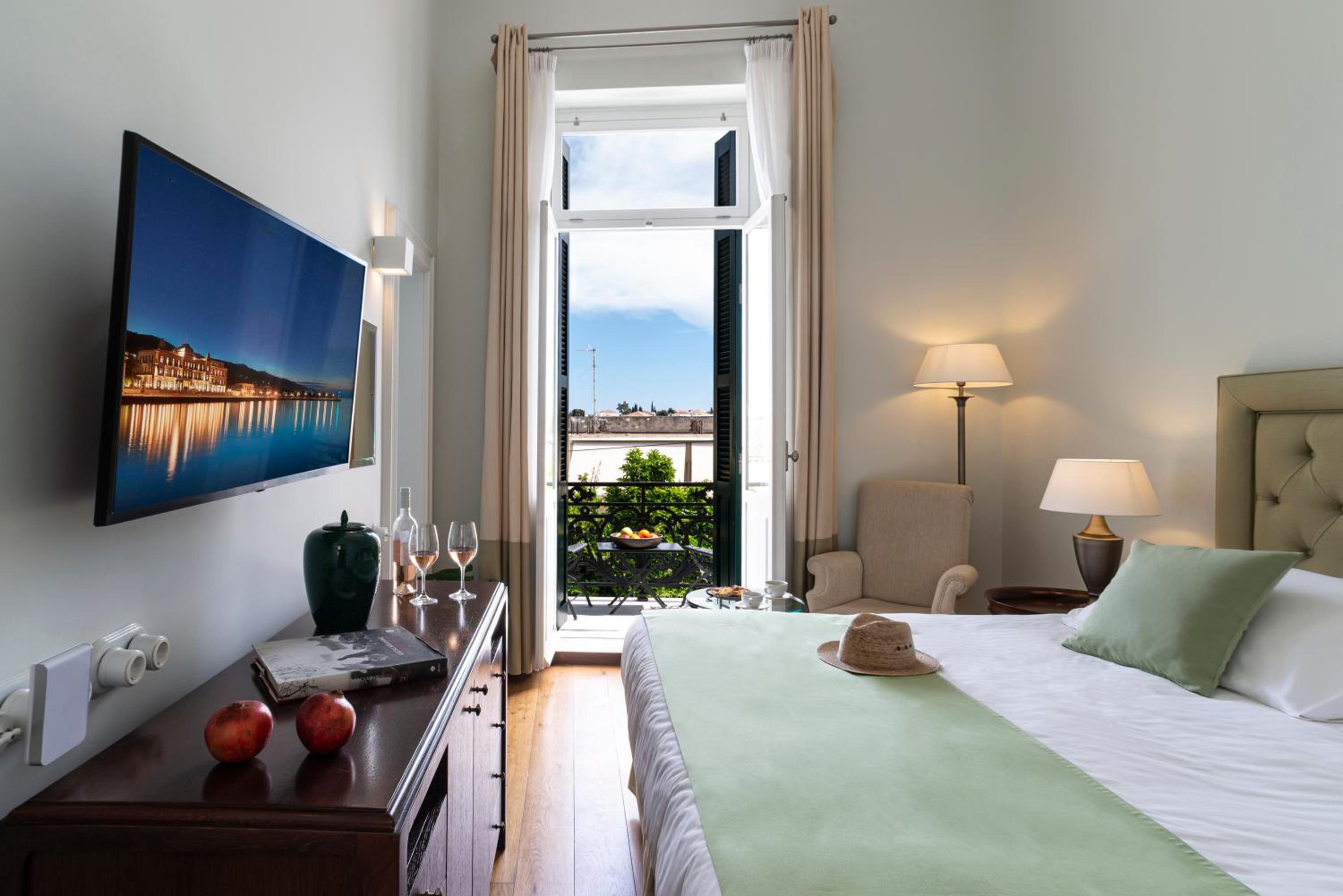 Deluxe Double Room with Partial Sea View - Photo 1