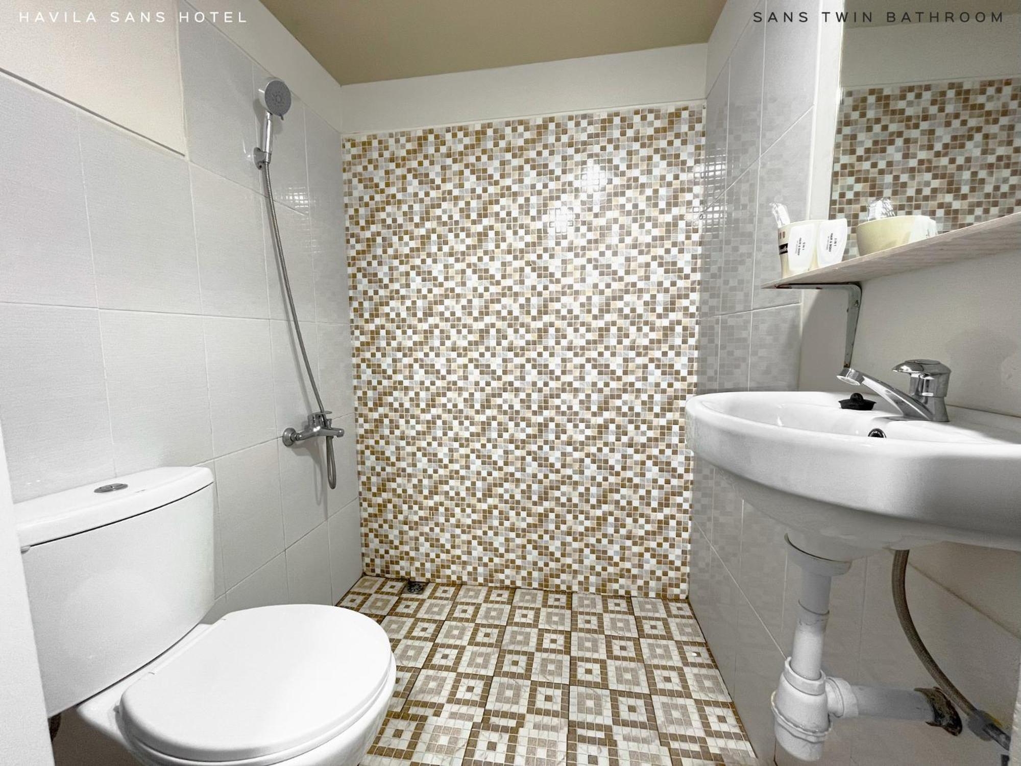Family Room - Photo 2