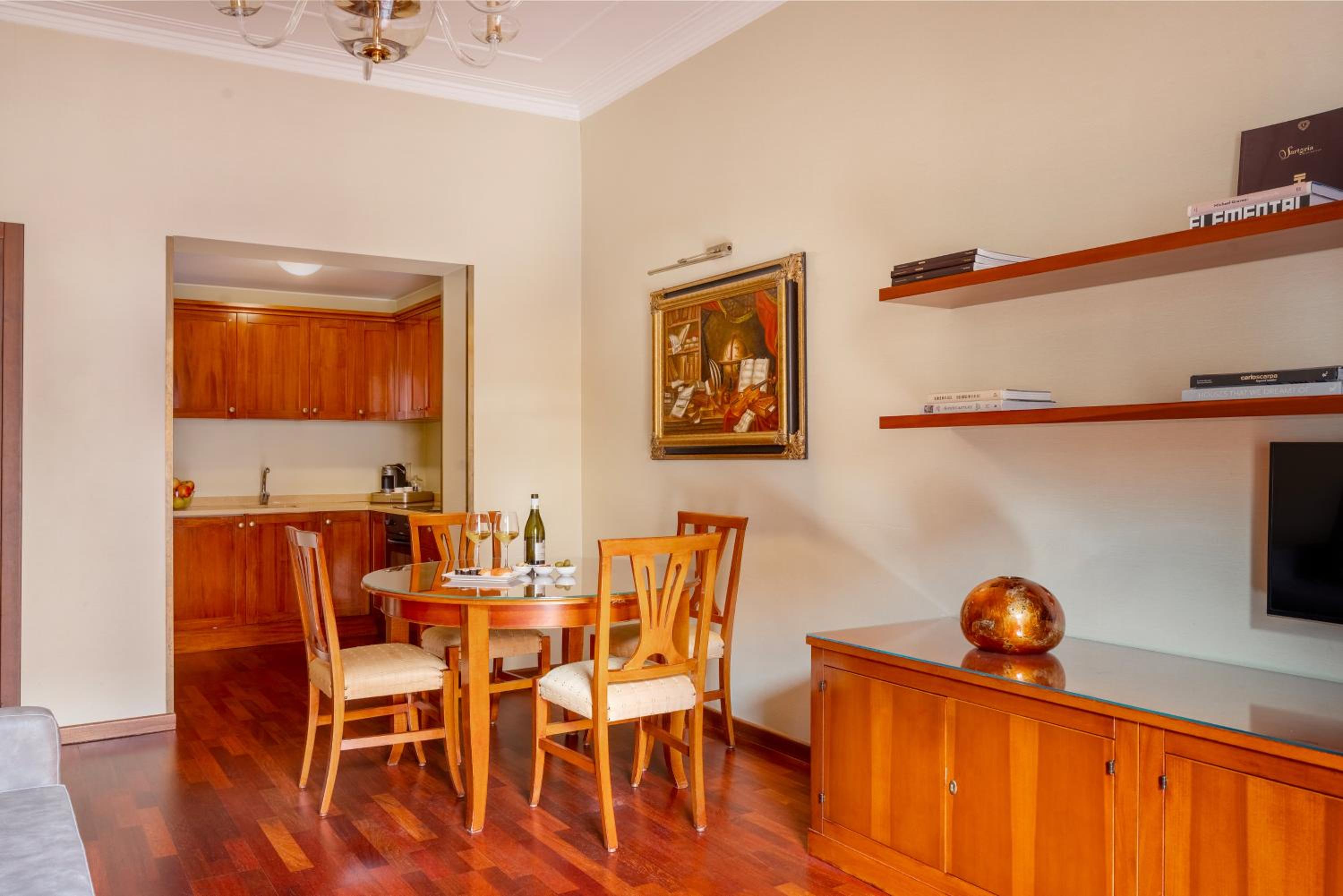 Suite with Sofa Bed thumbnail 5