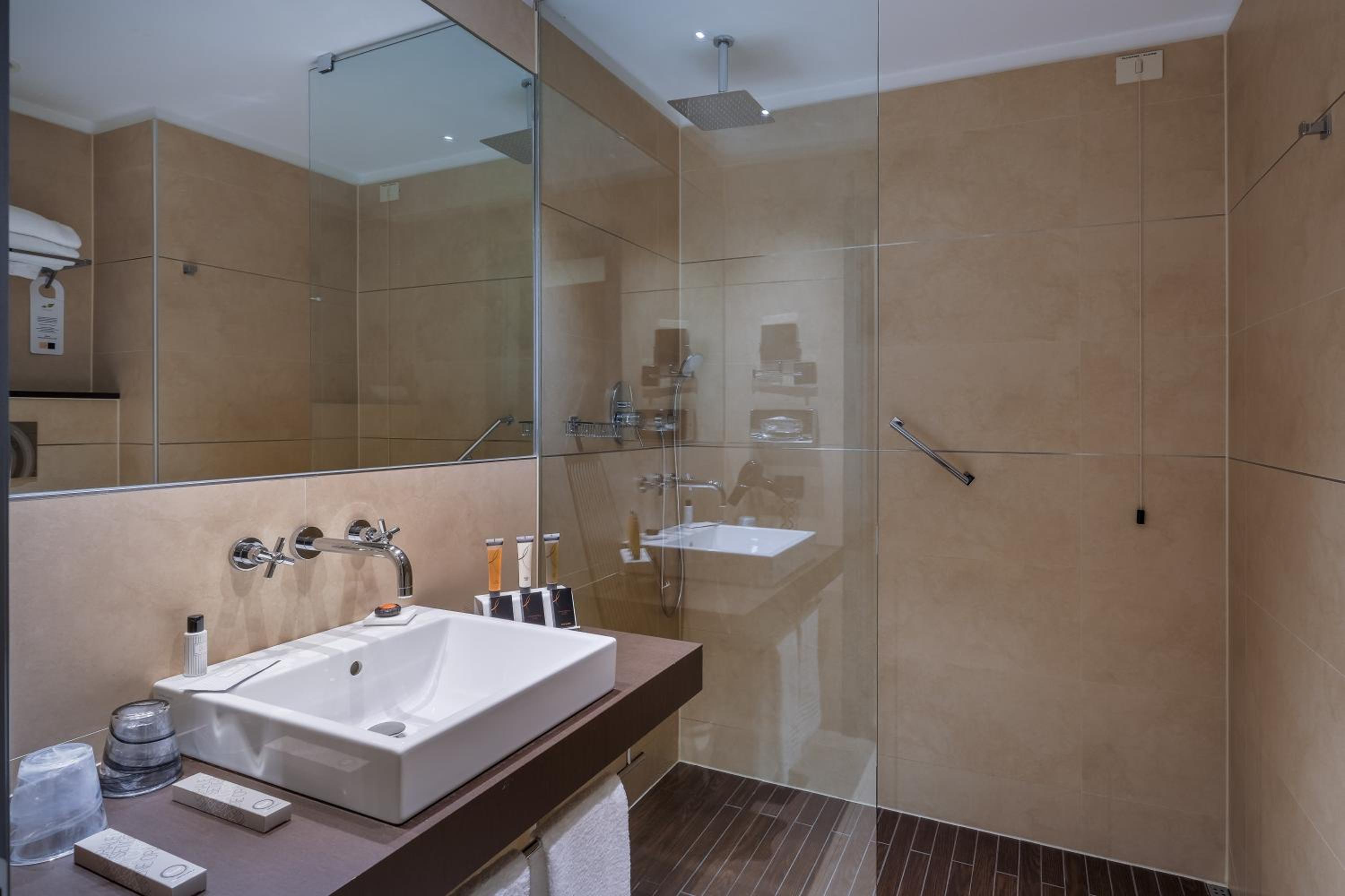 Double Room - Photo 5