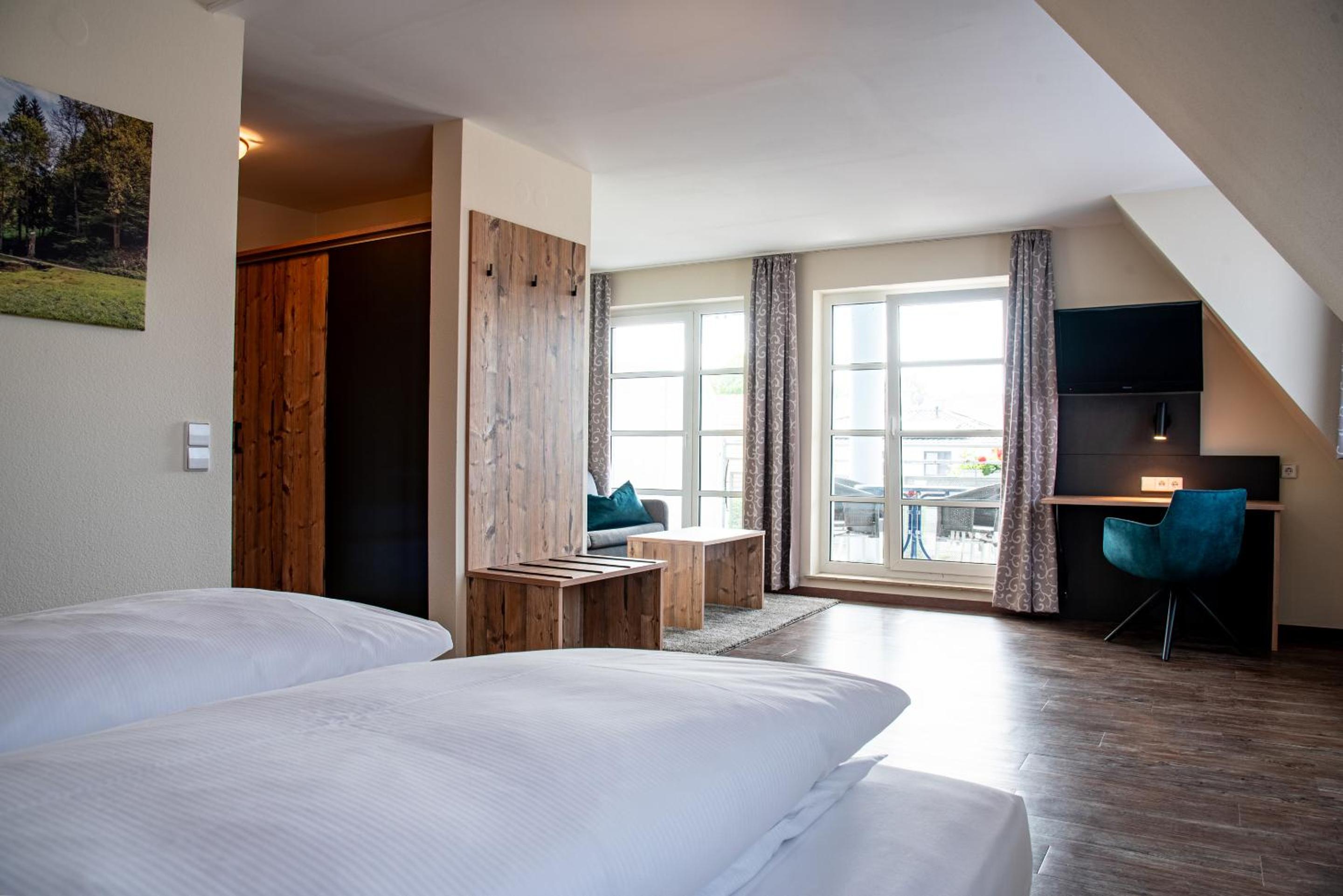 Deluxe Double Room - Photo 10